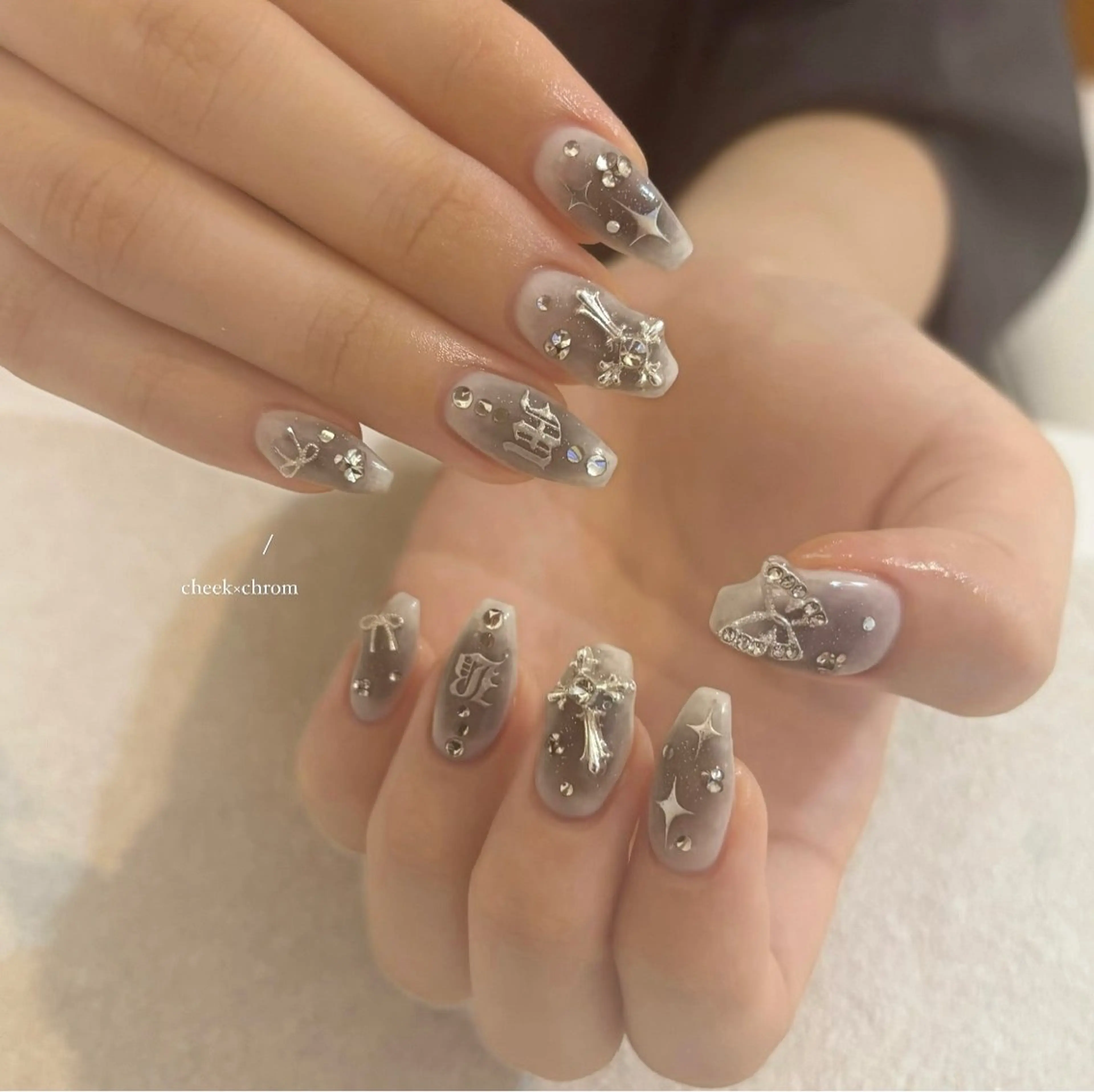 ミディアム ハンドネイル nanami 🐣のネイルデザイン