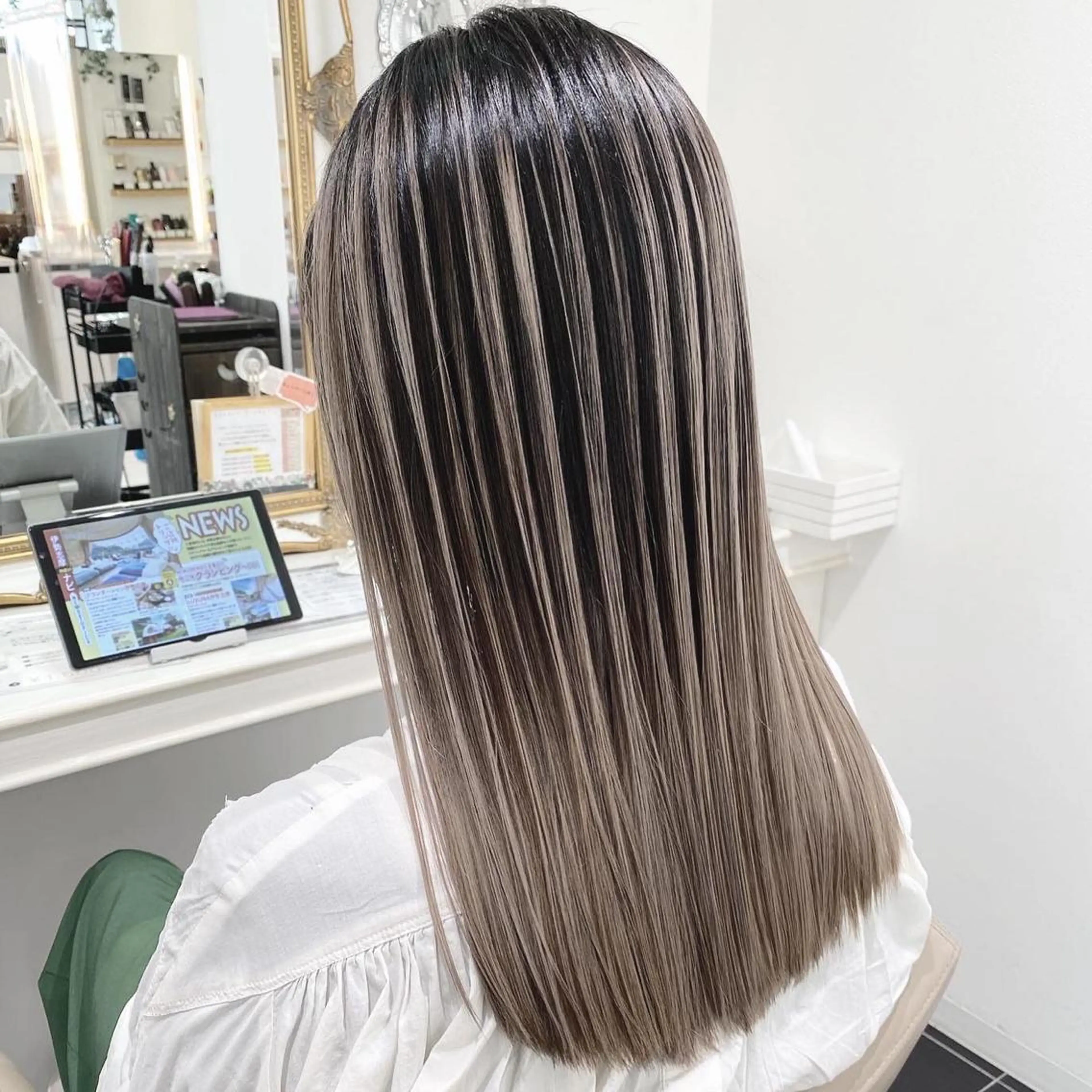 セミロング カラー バレイヤージュ 髪質改善 レイヤーカット カット ヘアカラー トリートメント 山崎俊輔/髪質改善 /バレイヤージュのヘアスタイル