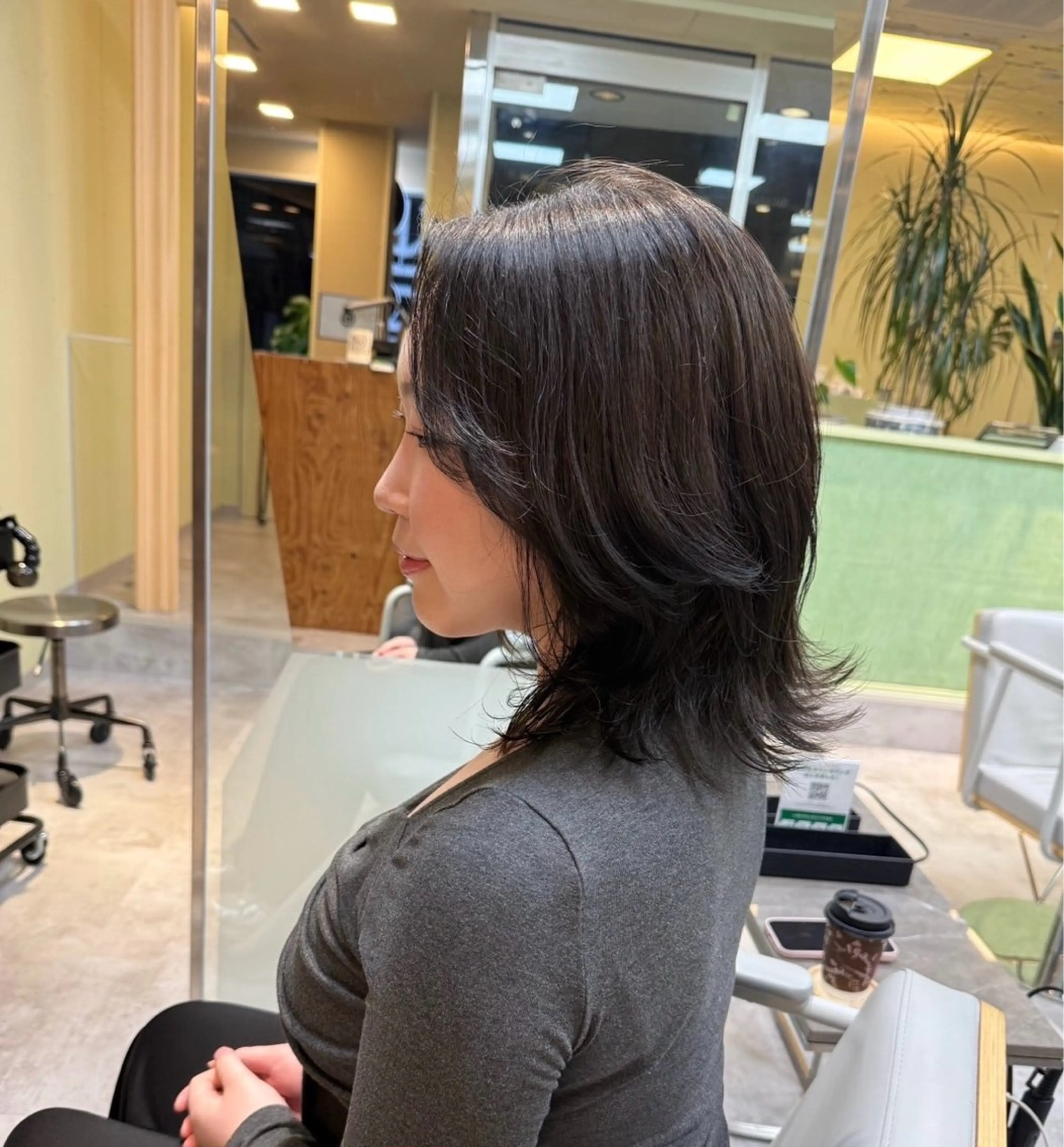 ミディアム 八村 一花のヘアスタイル