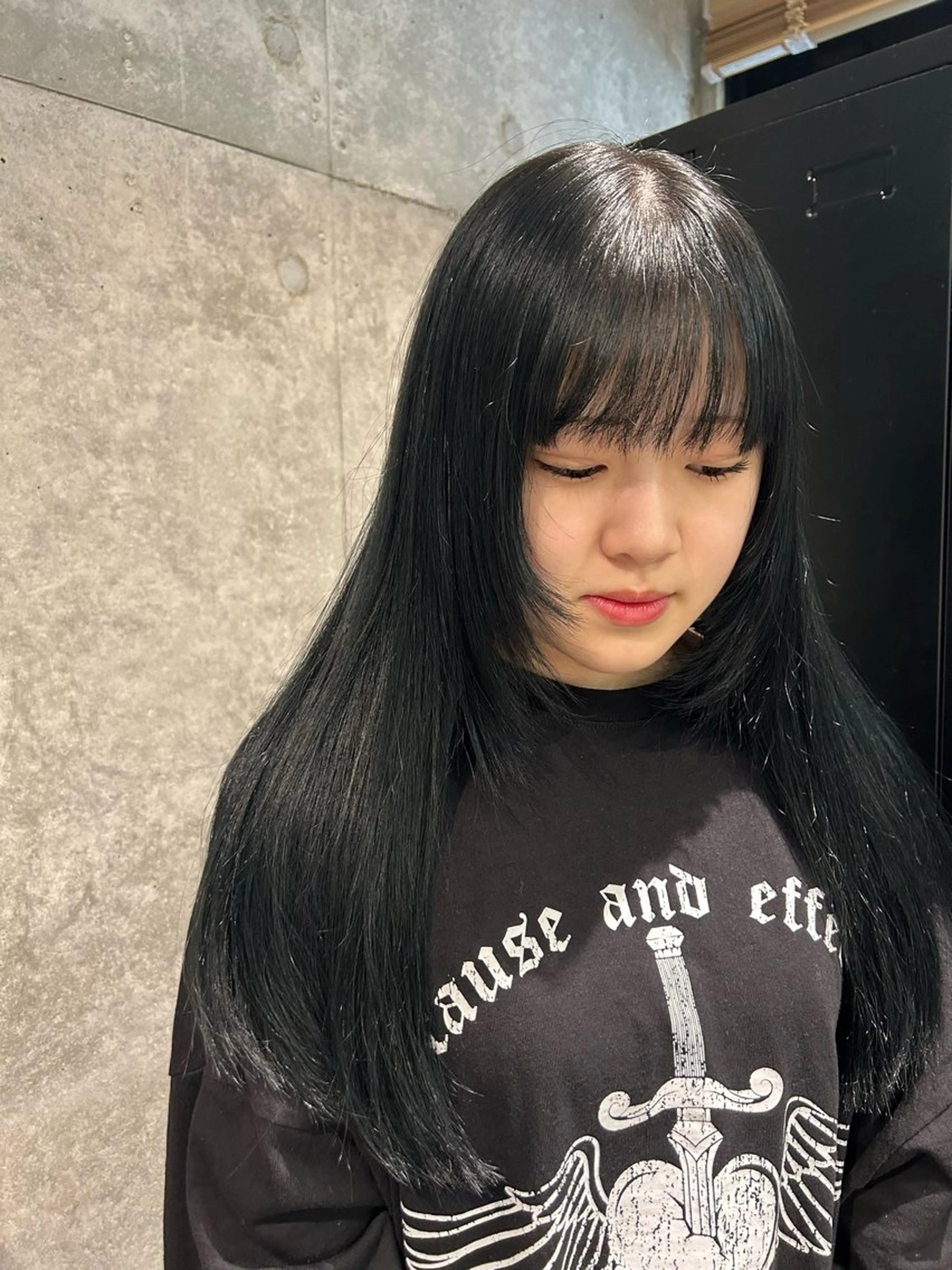 ロング カラー 黒髪 ブルーカラー ブルーブラック 顔まわりレイヤー 顔周りカット カット ヘアカラー トリートメント hina💟 透明感カラーのヘアスタイル