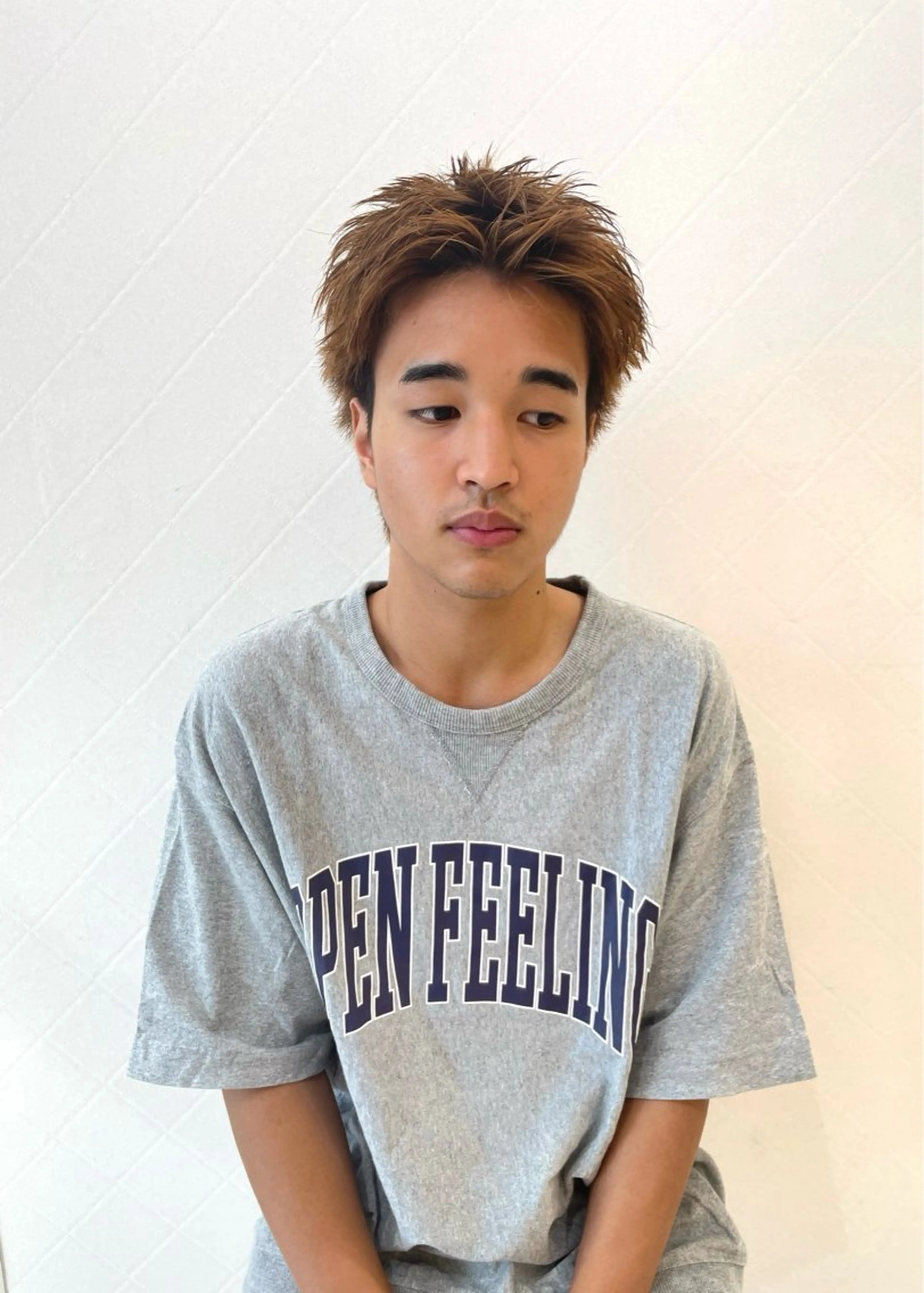 ショート カラー メンズ メンズブリーチ メンズハイトーン メンズショート スパイキーショート ベージュカラー 縮毛矯正／ 似合わせ／古津遼平のヘアスタイル