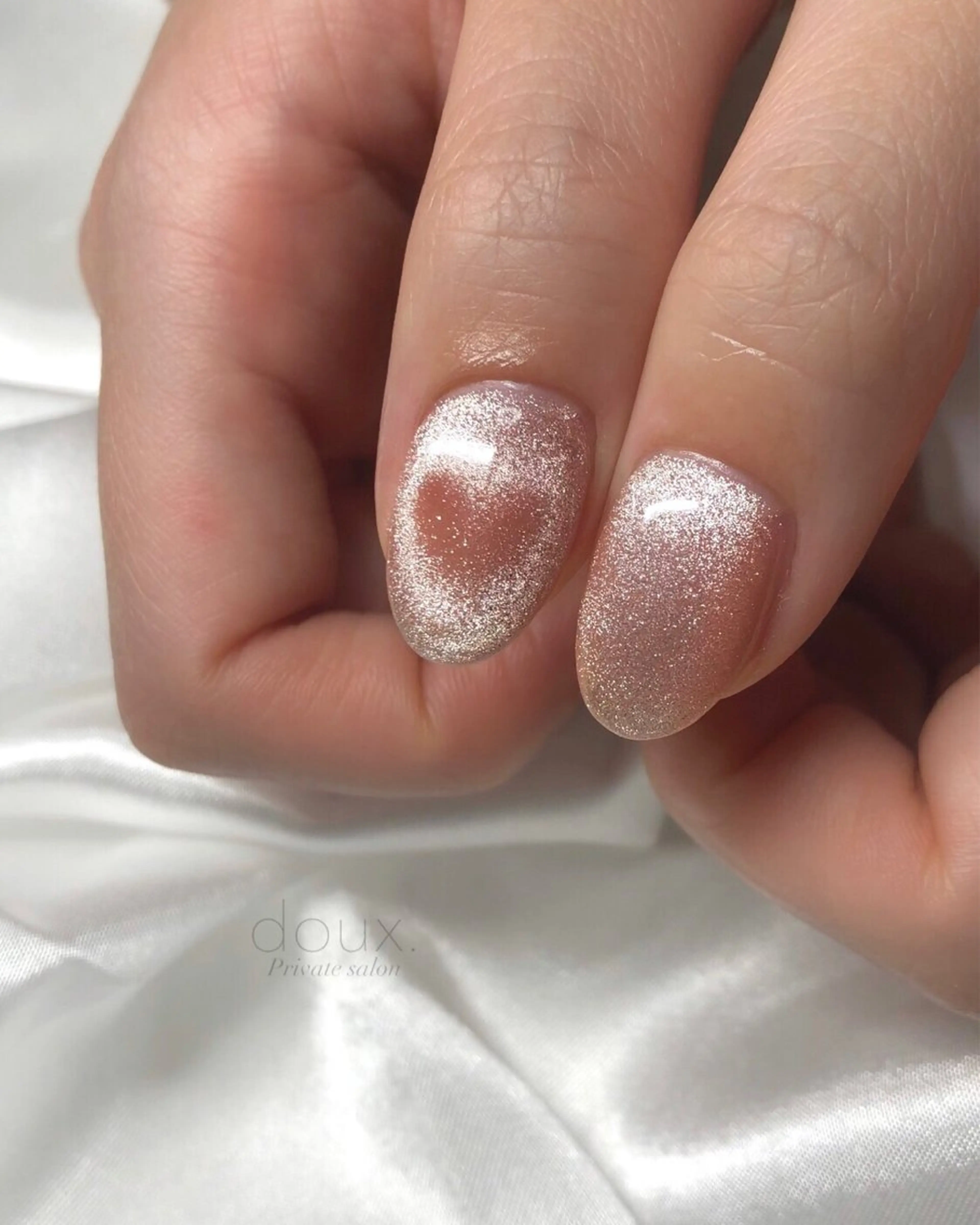 ネイル ハート キラキラネイル 韓国ネイル マグネットネイル ニュアンスネイル doux. nailのネイルデザイン