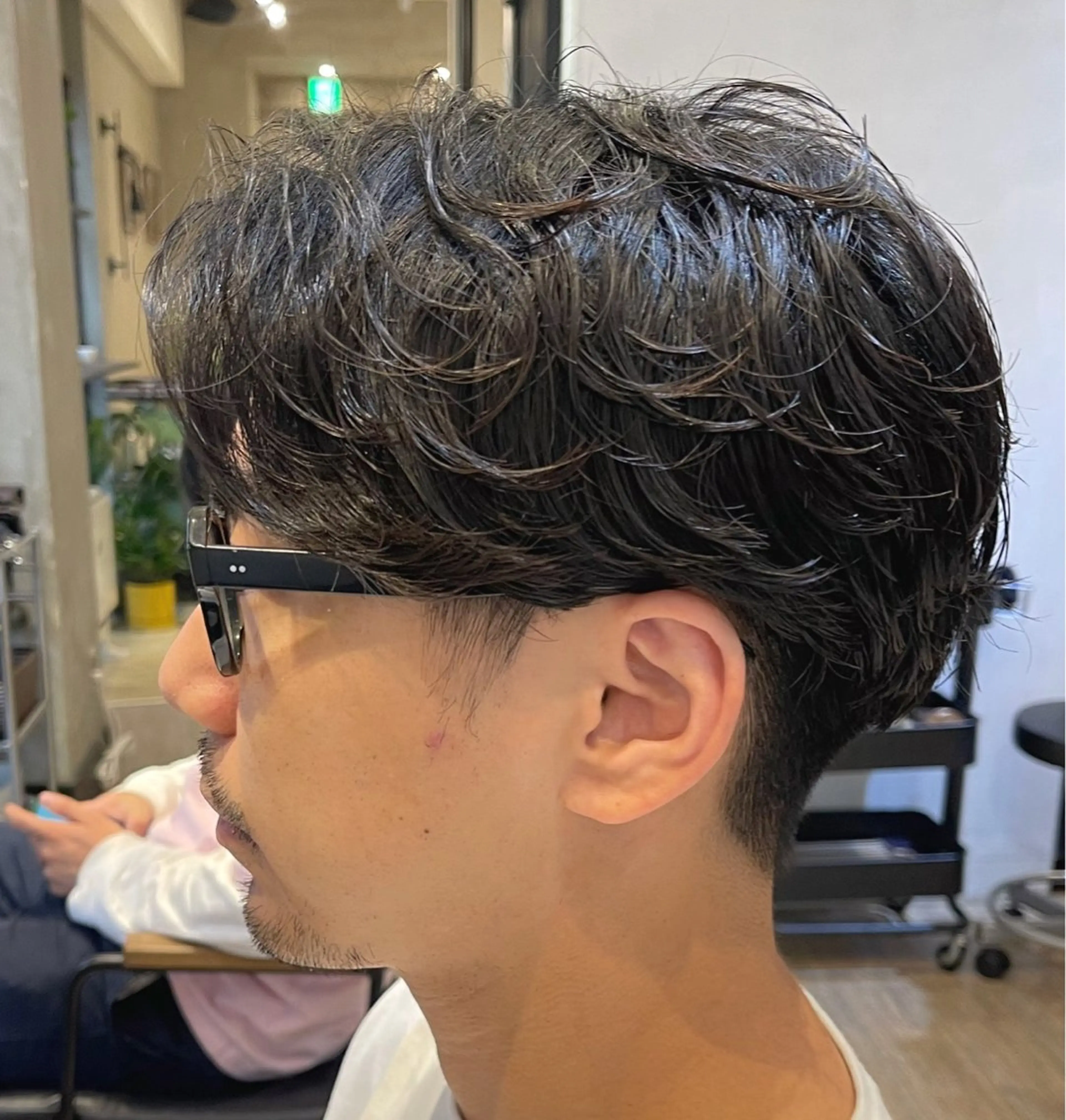 ショート パーマ メンズ ビジネス フェードカット メンズ韓国風 マッシュ メンズパーマ カット パーマ トリートメント ヘアセット 新宿メンズ専門 モテ清潔感パーマ特化のヘアスタイル