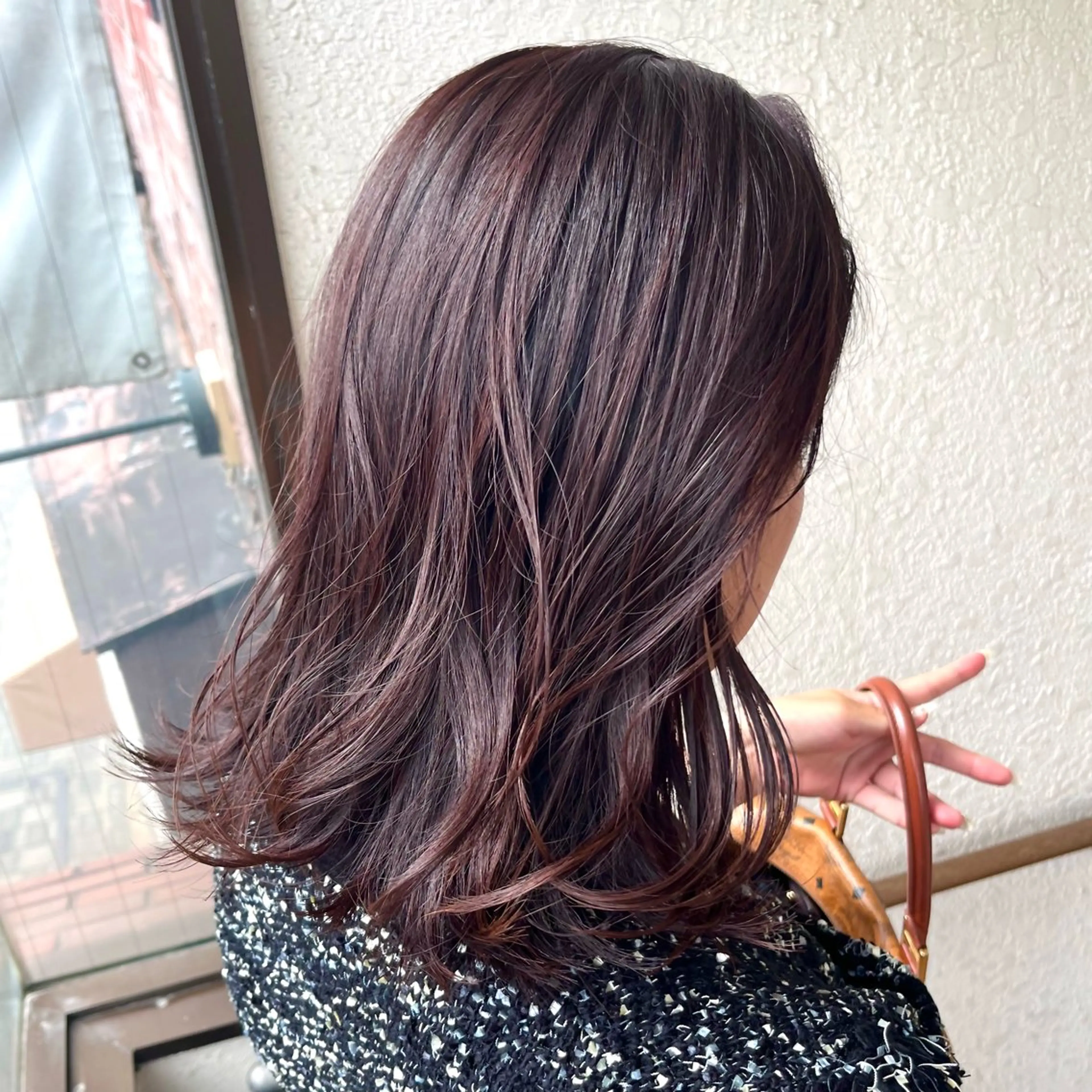 ミディアム カラー ヘアカラー blau hair and care《ブラウ》所属・MARU.縮毛矯正 デザインカラーのヘアスタイル