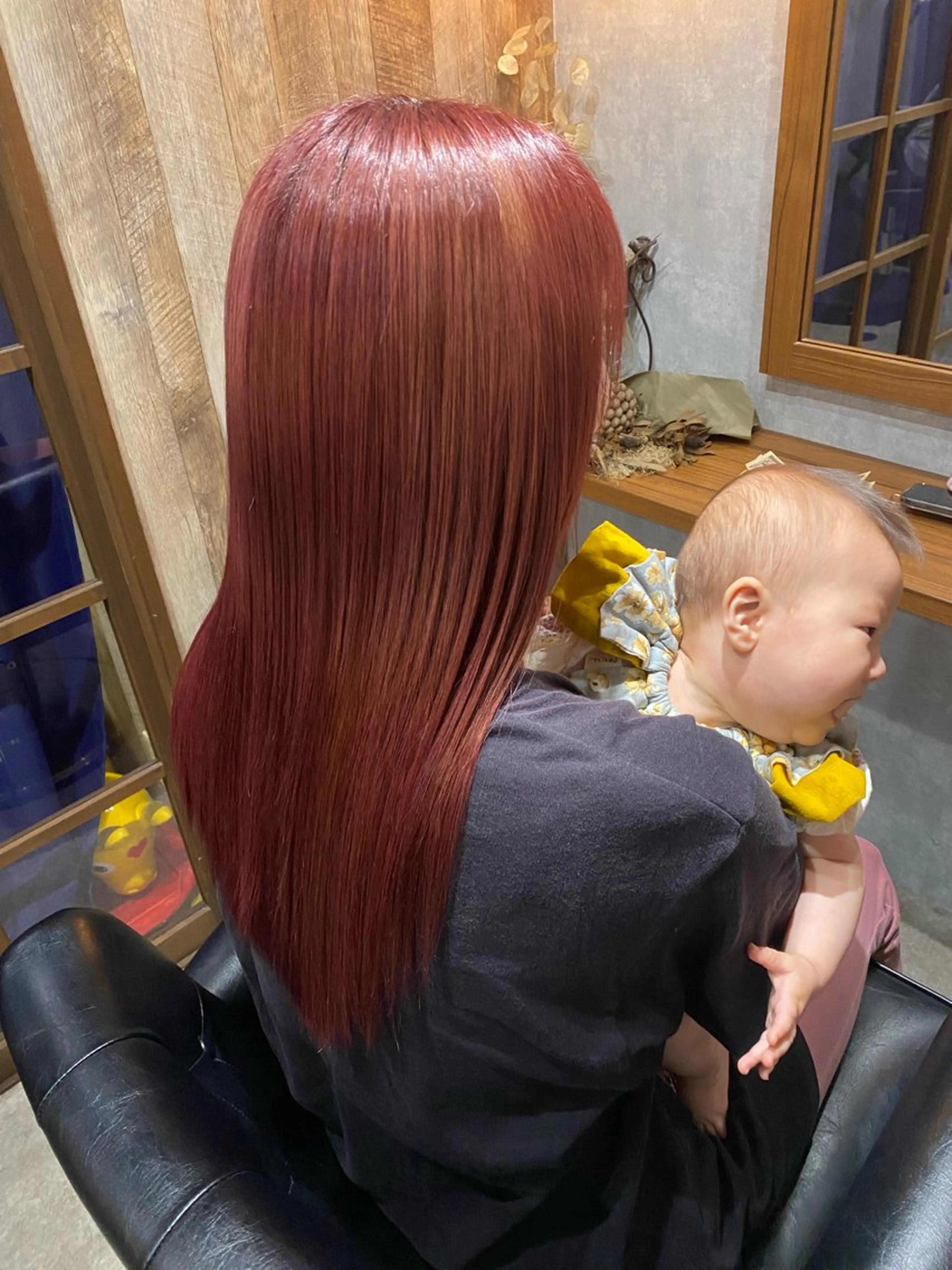 カラー ブリーチ レッドカラー 今枝莉菜 上品なツヤカラーのヘアスタイル