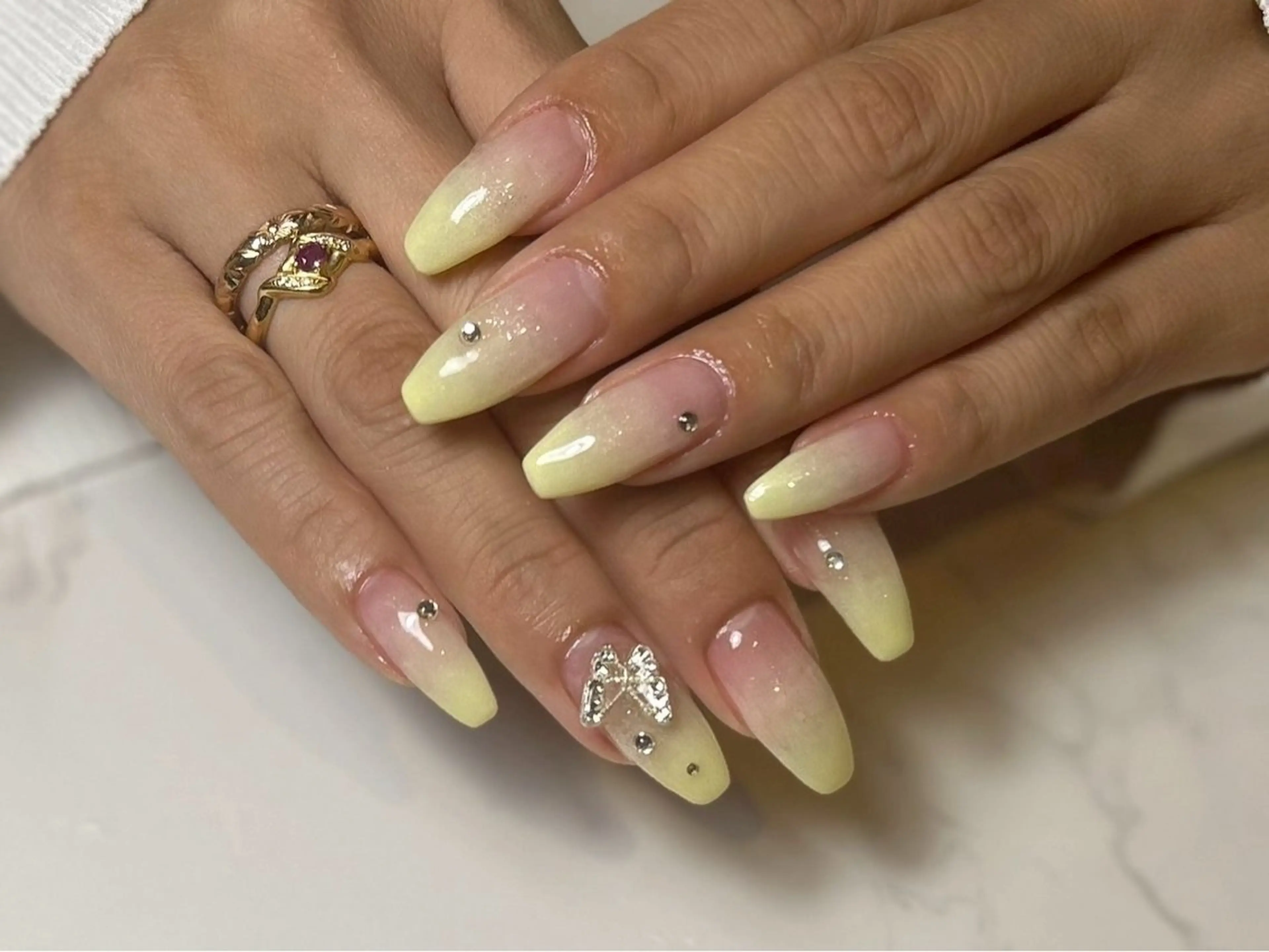 【伸びても目立ちづらい♩】カラーグラデーションの写真