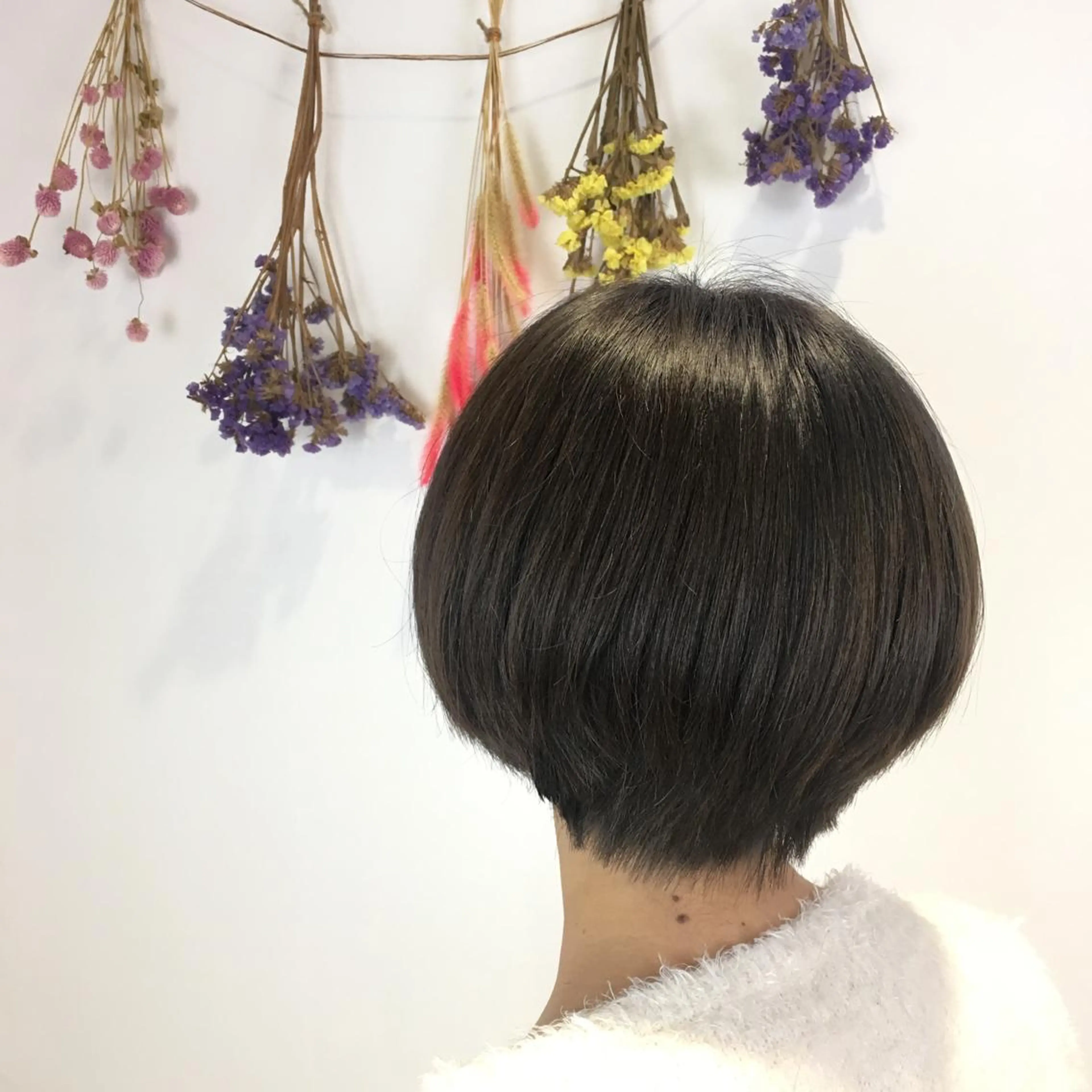 ショート カラー ブリーチ ダークグレー ダークグレージュ グレージュ 小顔レイヤー/ ベージュ🤍Rieのヘアスタイル