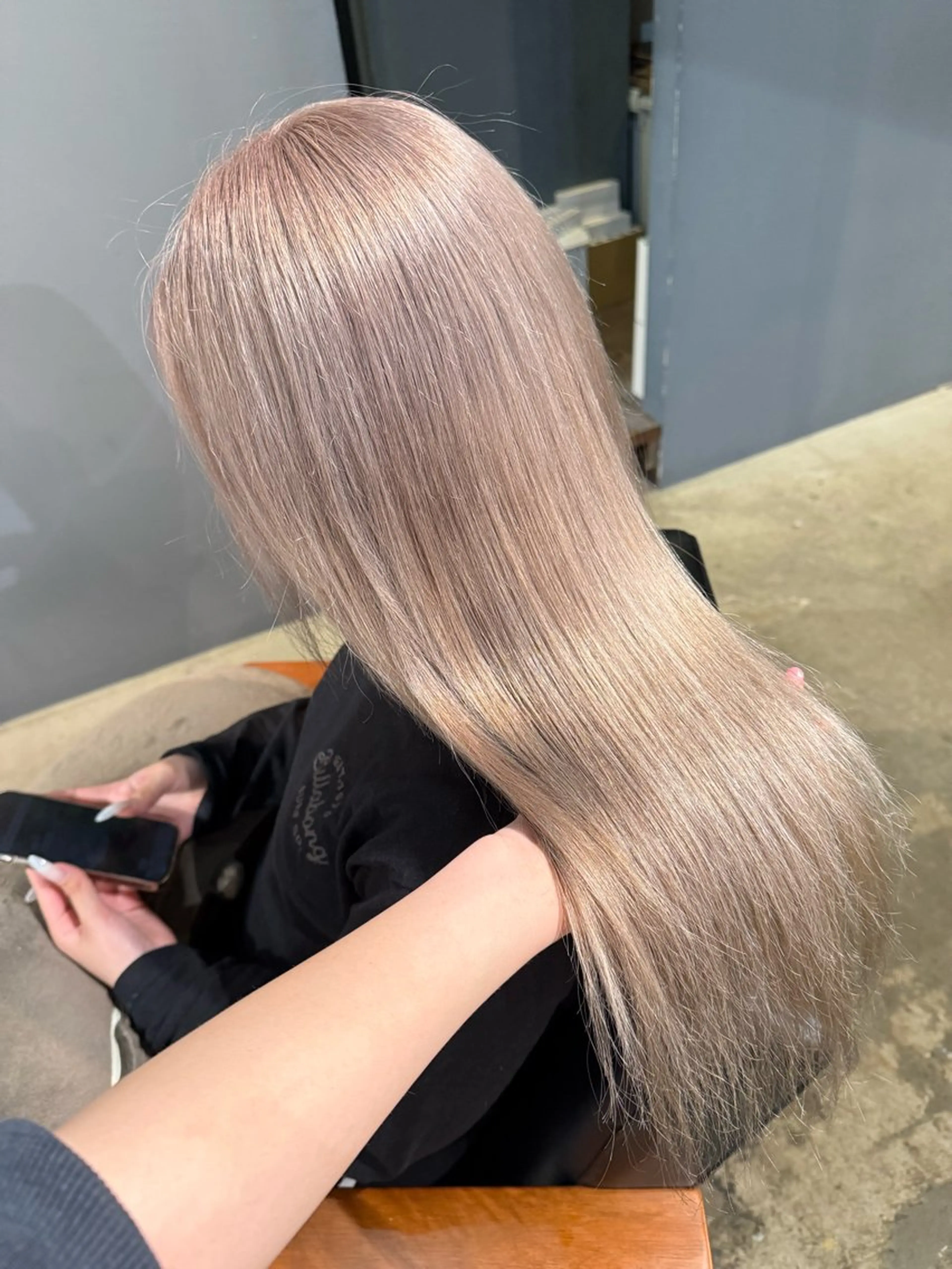 💎平日限定💎2ブリーチオンカラー＋ミドルクラストリートメント✨ケアブリーチ込み✨ロング料金無し、シャンプーブロー付きの写真