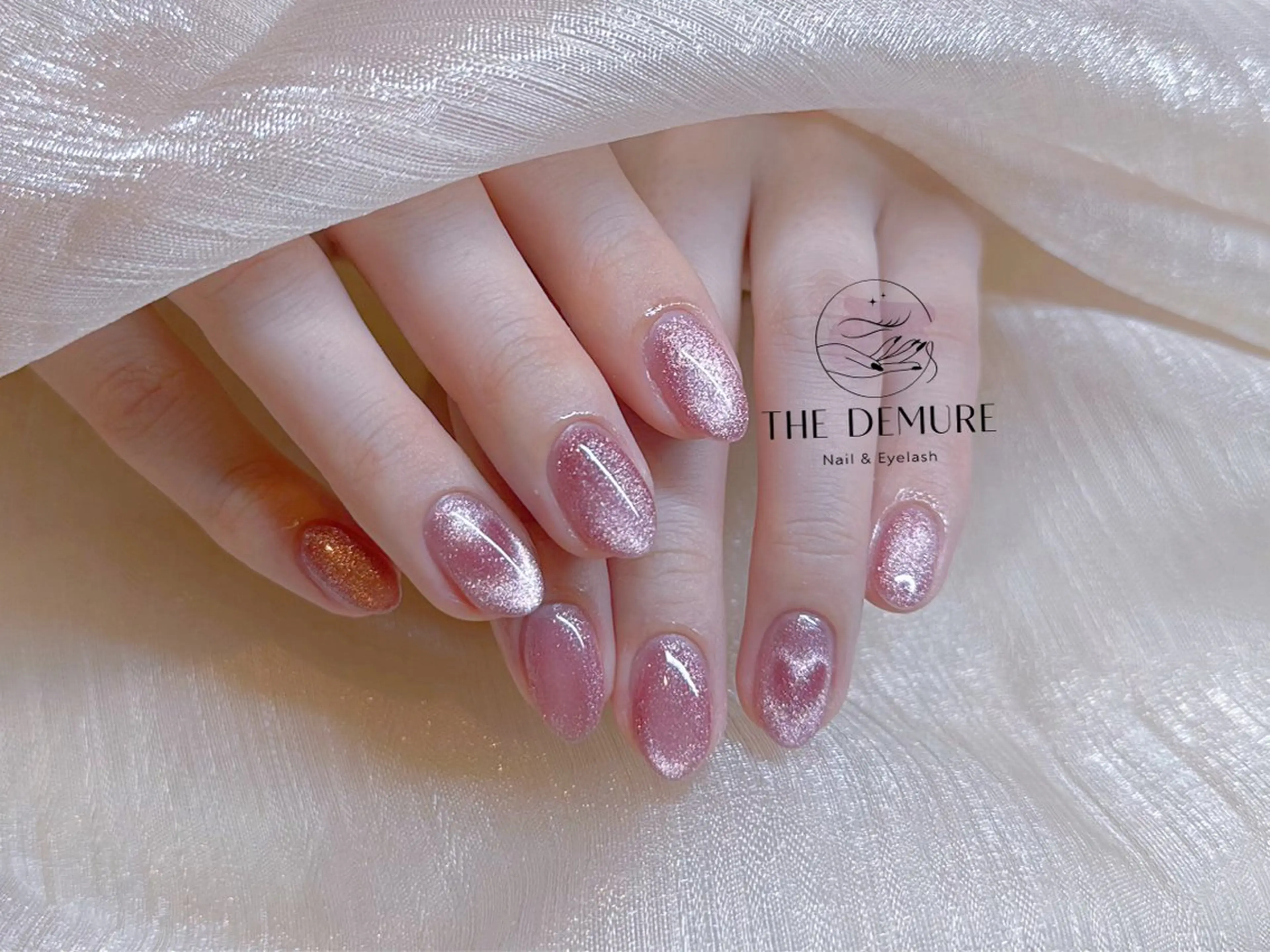 ネイル アートネイル キラキラネイル 韓国ネイル 水色 ロングネイル ハンドネイル ハンドケア NailDemure 【銀座店】のネイルデザイン