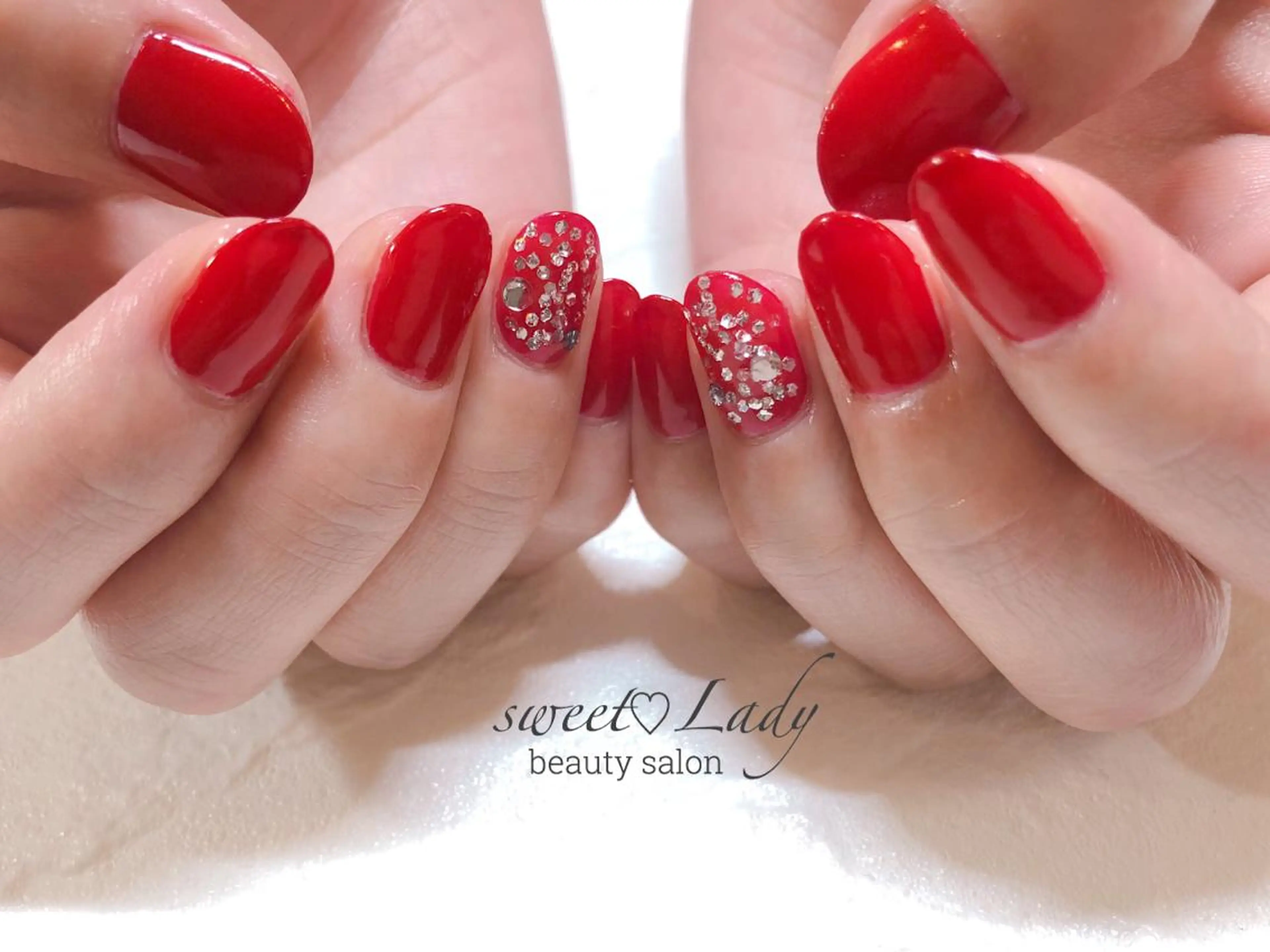 ネイル ワンカラーネイル 赤色 ショートネイル ハンドネイル 藤本 まりこのネイルデザイン