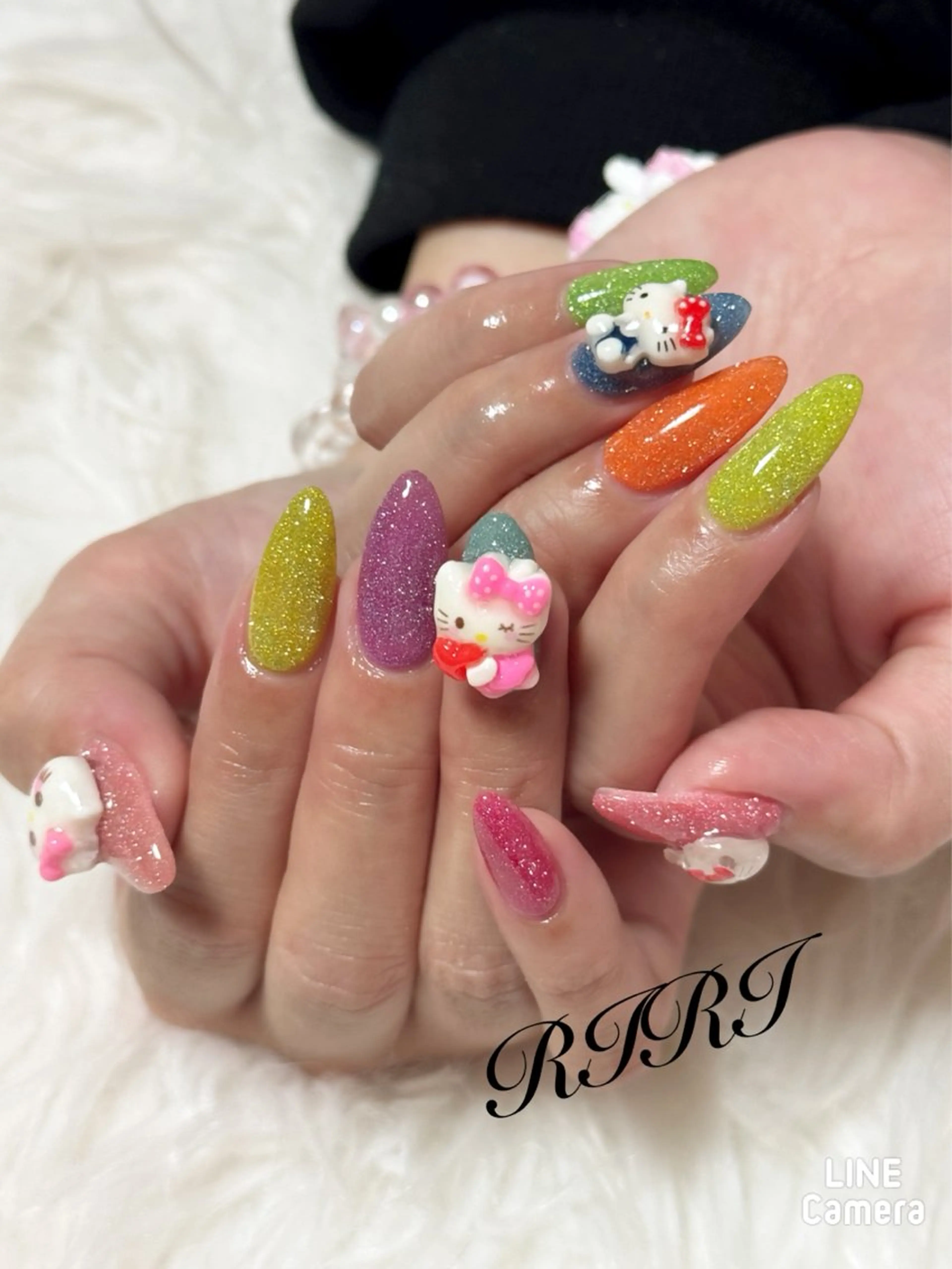 ネイル フラッシュネイル ジェルネイル キラキラネイル ラメ(グリッター) ショートネイル ハンドネイル riri オーナーのネイルデザイン