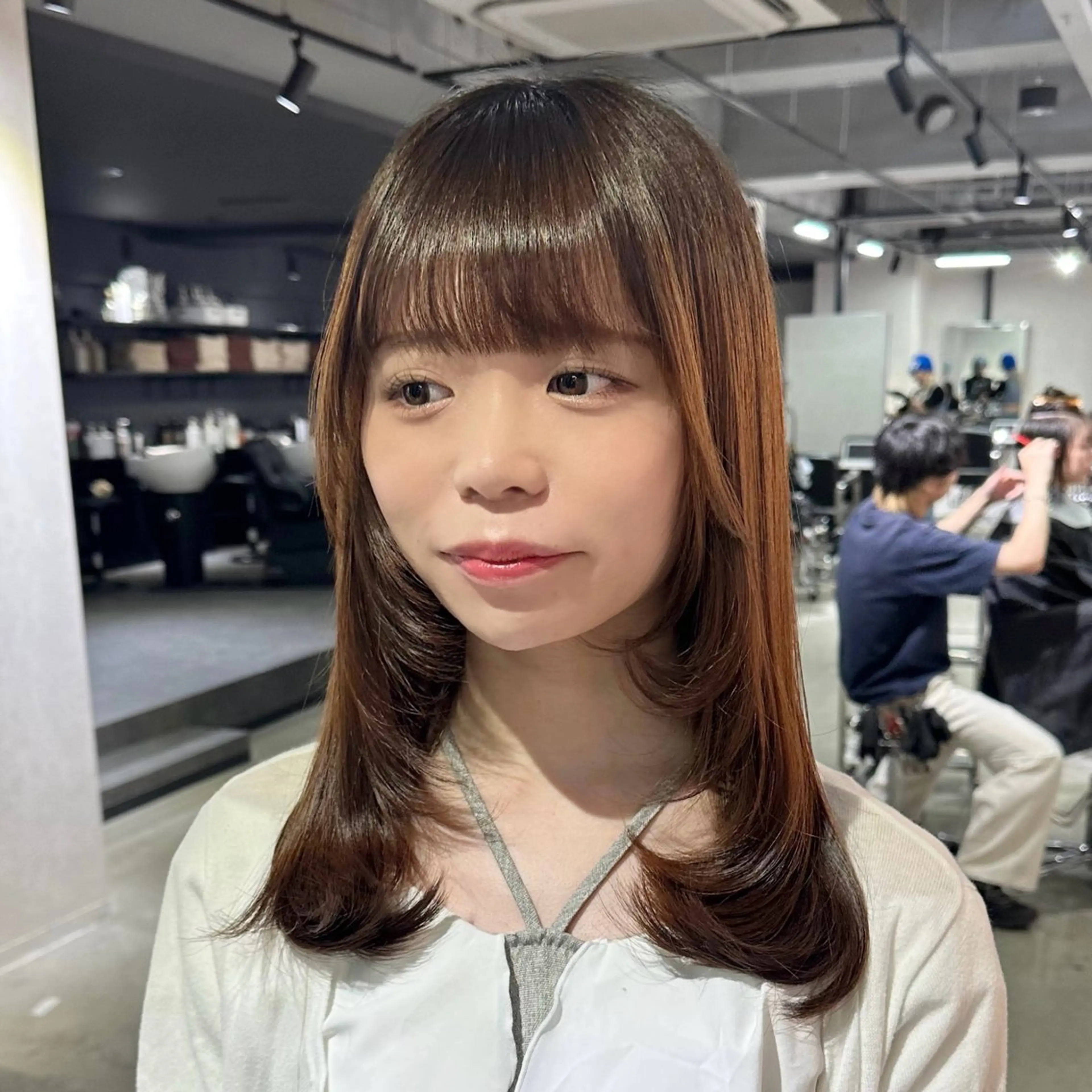 ミディアム ケアカラー ボブ 髪質改善 レイヤーカット トリートメント カット ヘアカラー トリートメント 韓国レイヤ ー支持No.1renのヘアスタイル