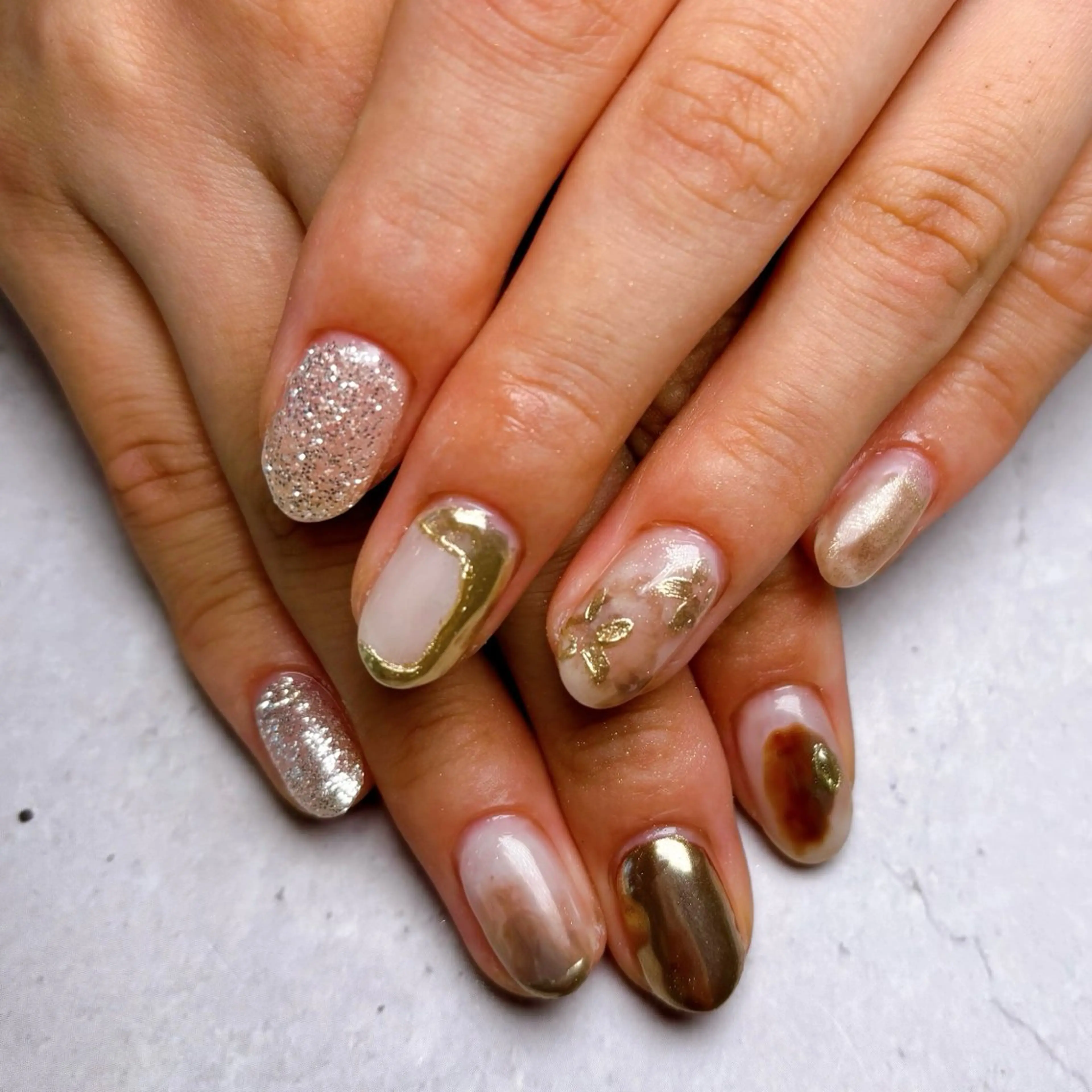 ネイル ゴールド ミラーネイル ニュアンスネイル ハンドネイル Lani🌈Nail Konatsuのネイルデザイン