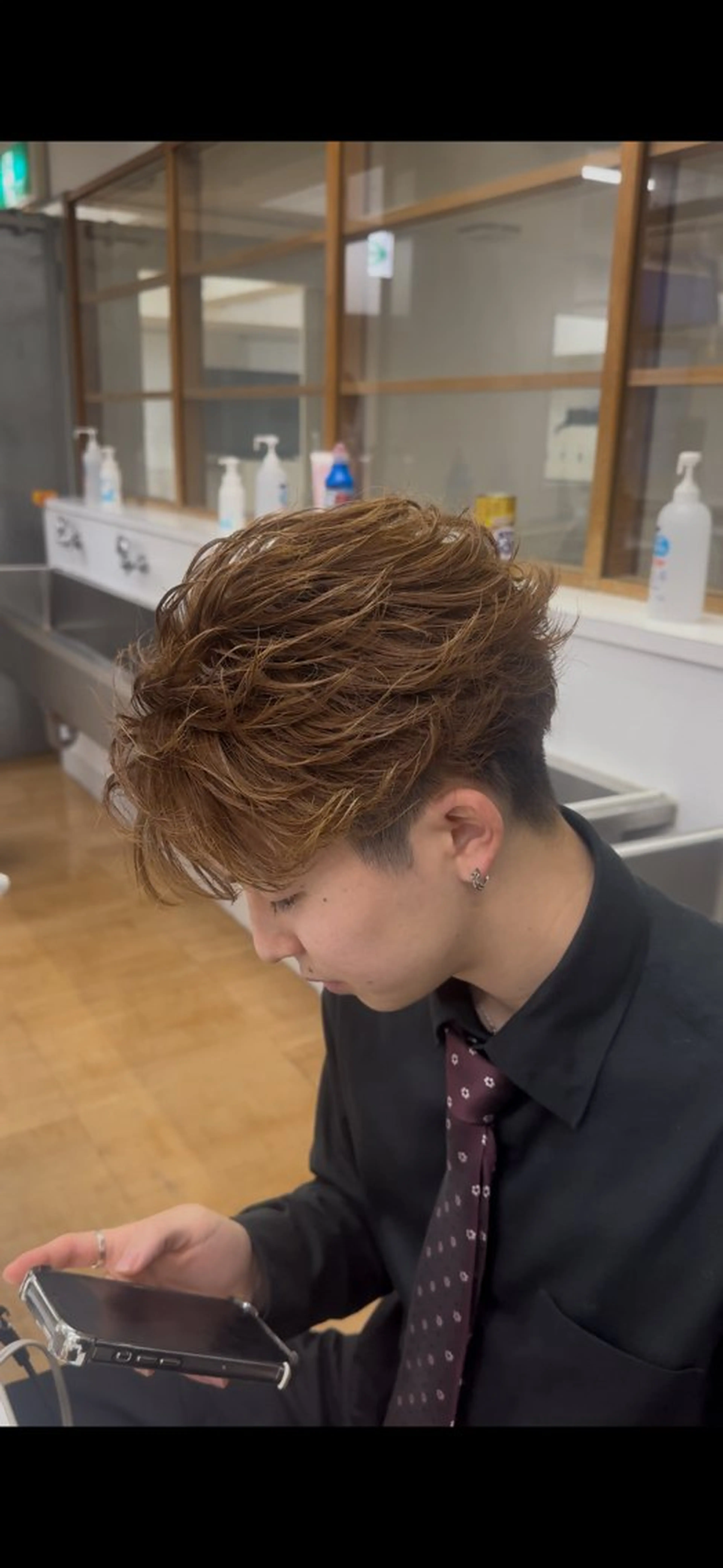 ショート カラー メンズ メンズブリーチ メンズハイライト ブリーチ ブラウンカラー ハイライトカラー RETOUCH by fifth GINZA所属・似合わせパーマ🔥 河浪  大智のヘアスタイル