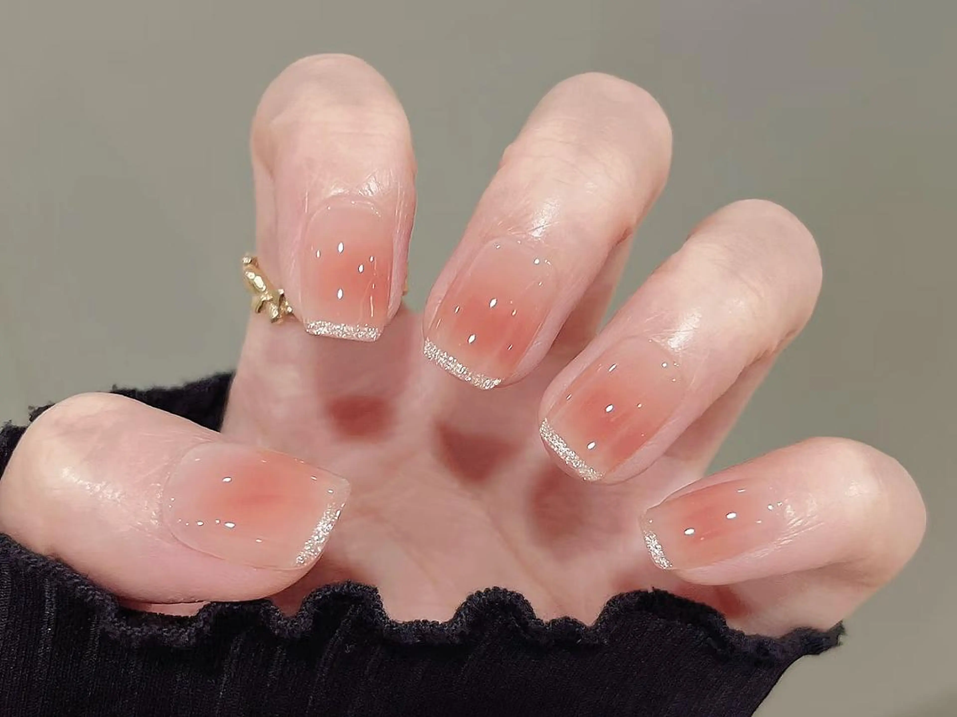 ネイル アートネイル ジェルネイル ガーリー ホログラムネイル ミディアムネイル ハンドネイル ハンドケア 🎀Kiko  🎀のネイルデザイン