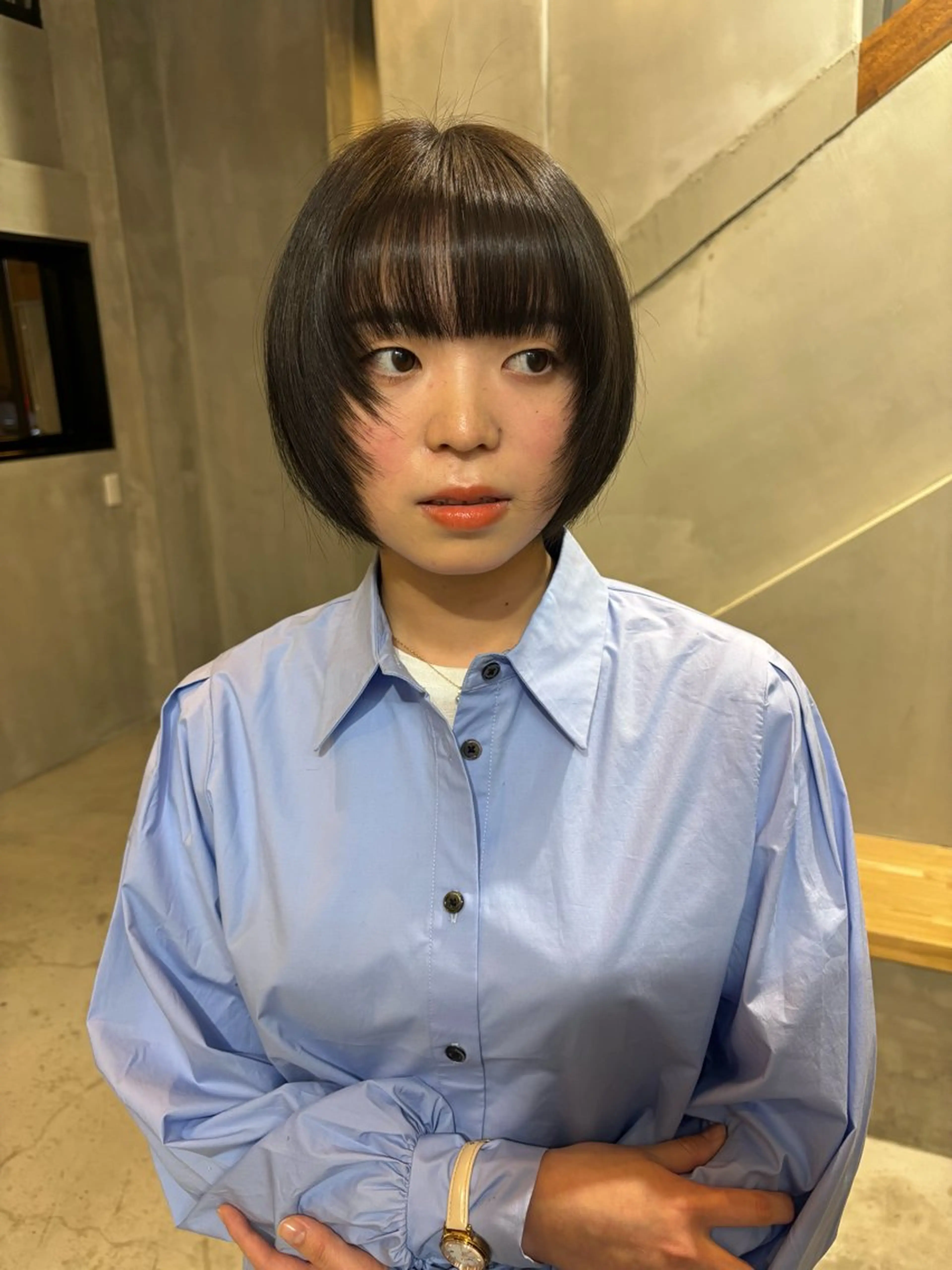 ショート アッシュ アッシュブラウン 小西 萌々香のヘアスタイル