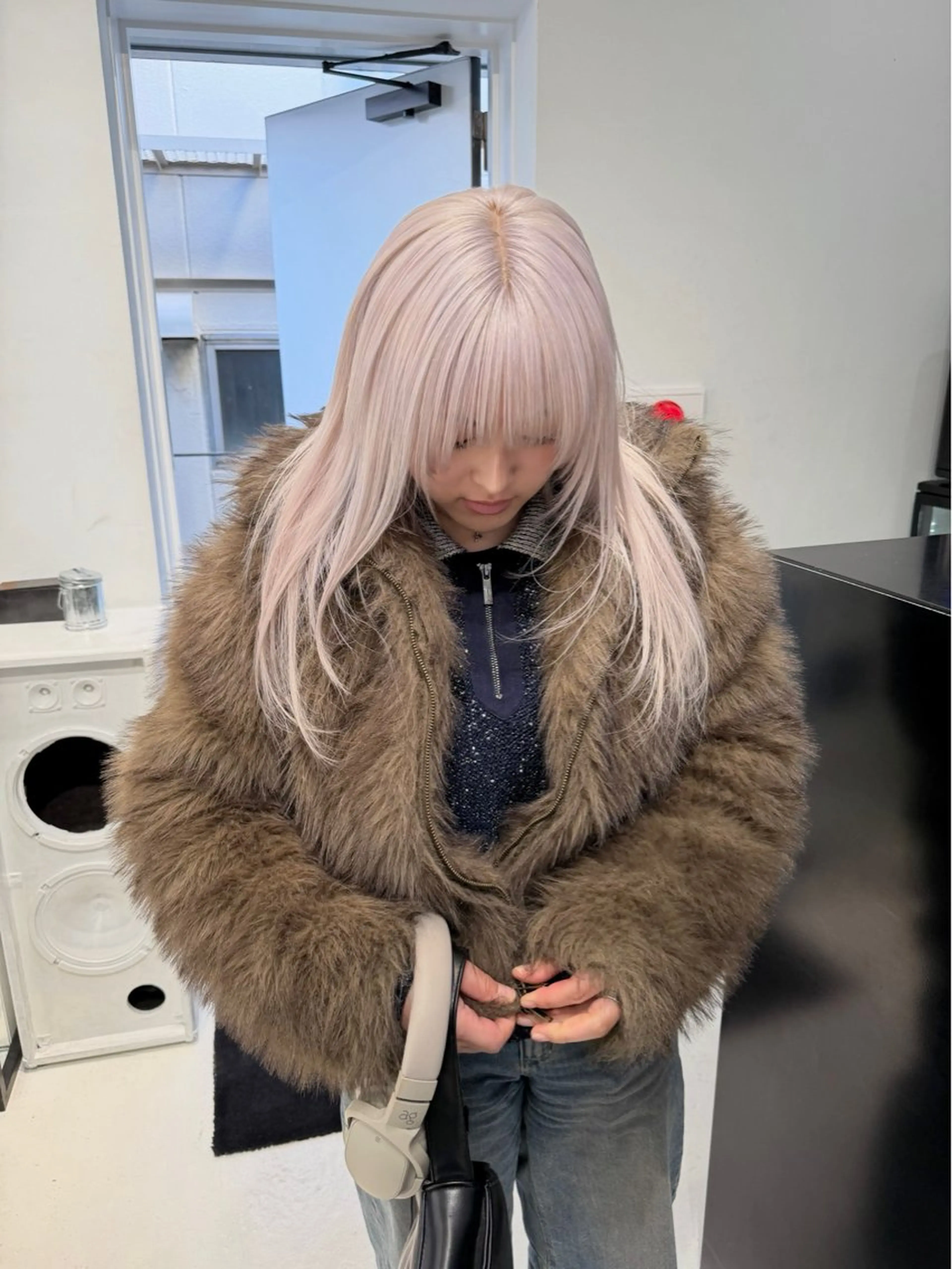 セミロング カラー ヘアアレンジ ブリーチ ブロンド ハイトーンカラー ホワイトブロンド ハッシュカット カット ヘアカラー トリートメント 艶ハイトーン/ヘア アレンジAYAKAのヘアスタイル