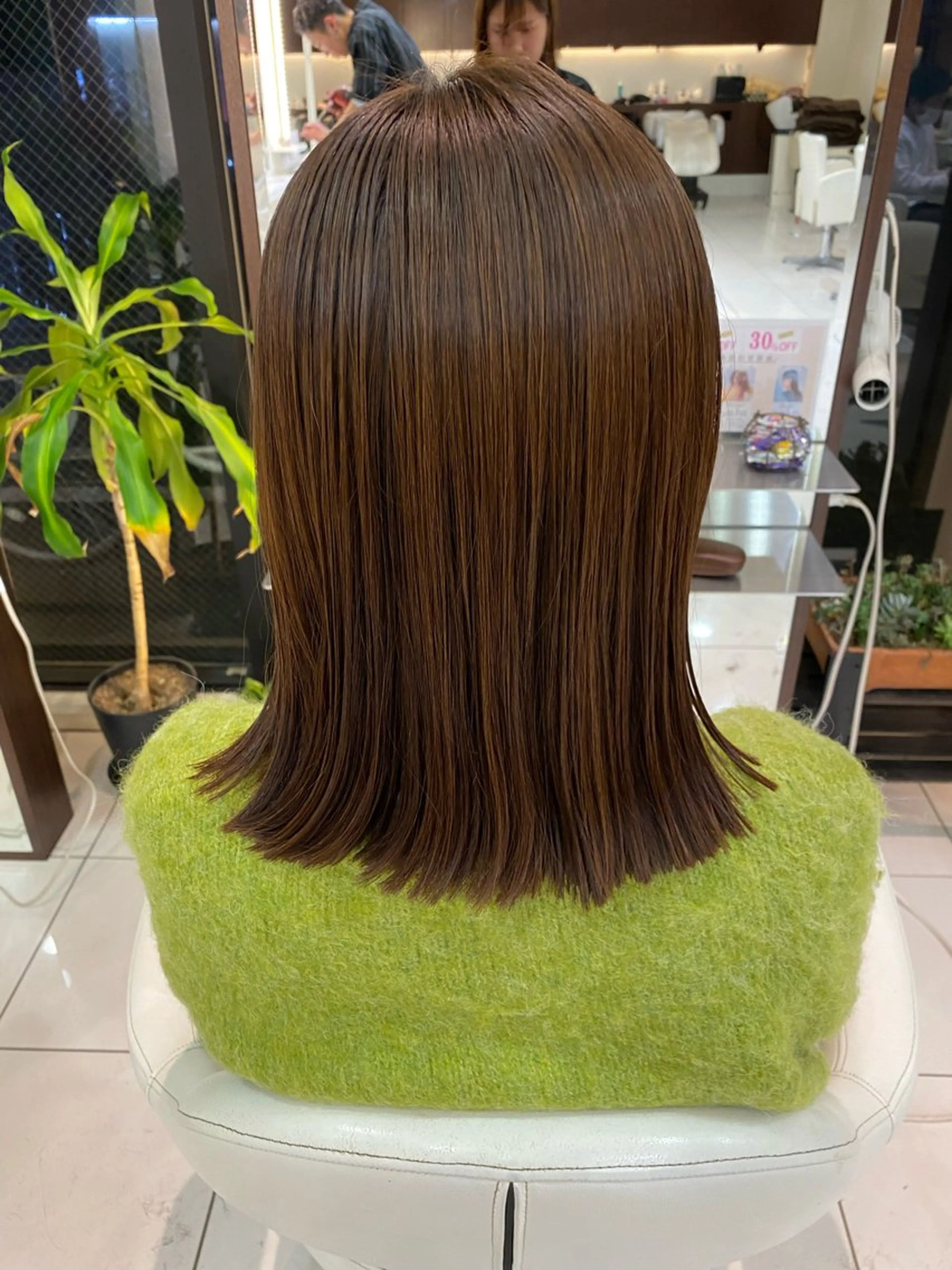 ミディアム 内山 歩美のヘアスタイル