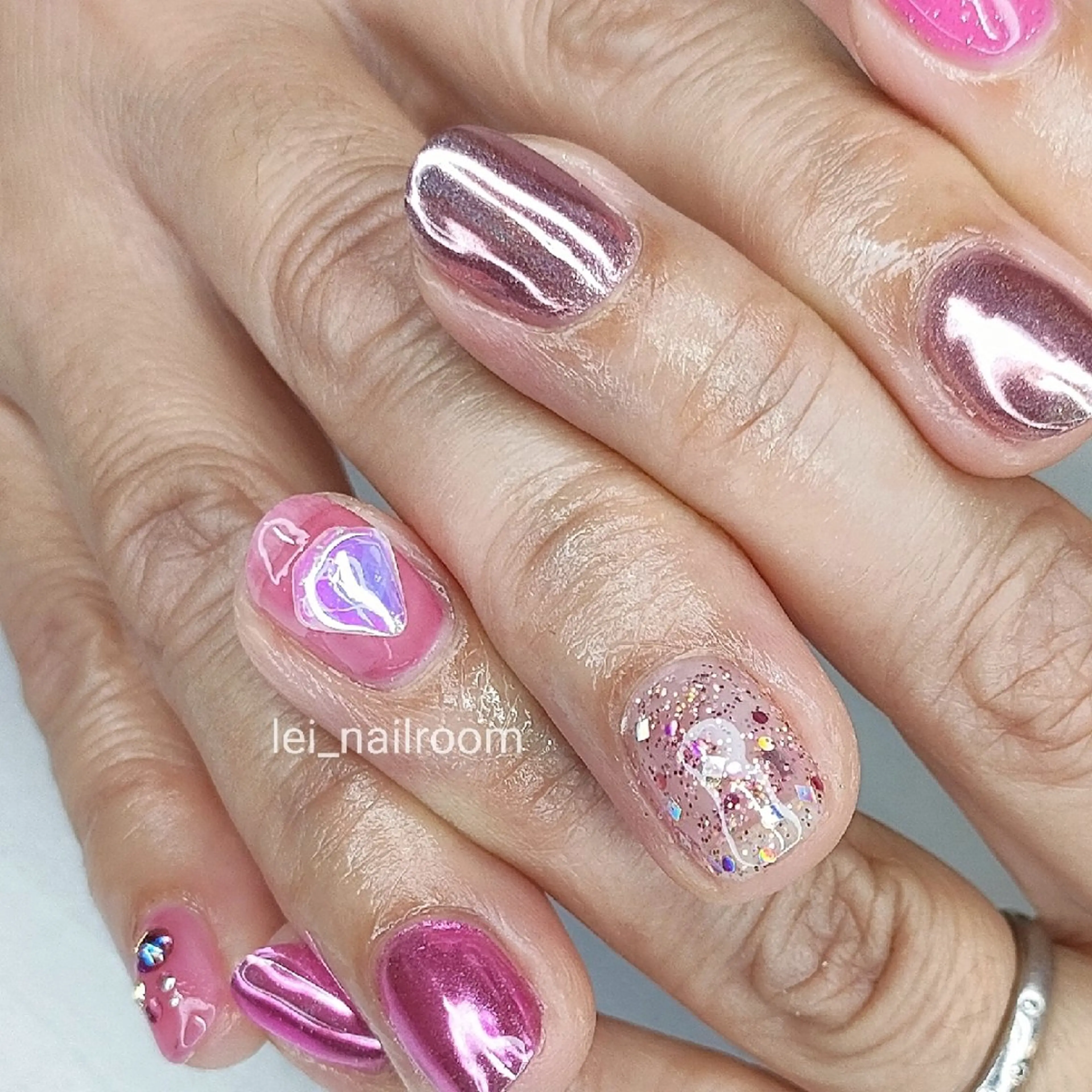 ネイル フラッシュネイル ホログラムネイル ラメ(グリッター) ミラーネイル lei🌼 nailroomのネイルデザイン