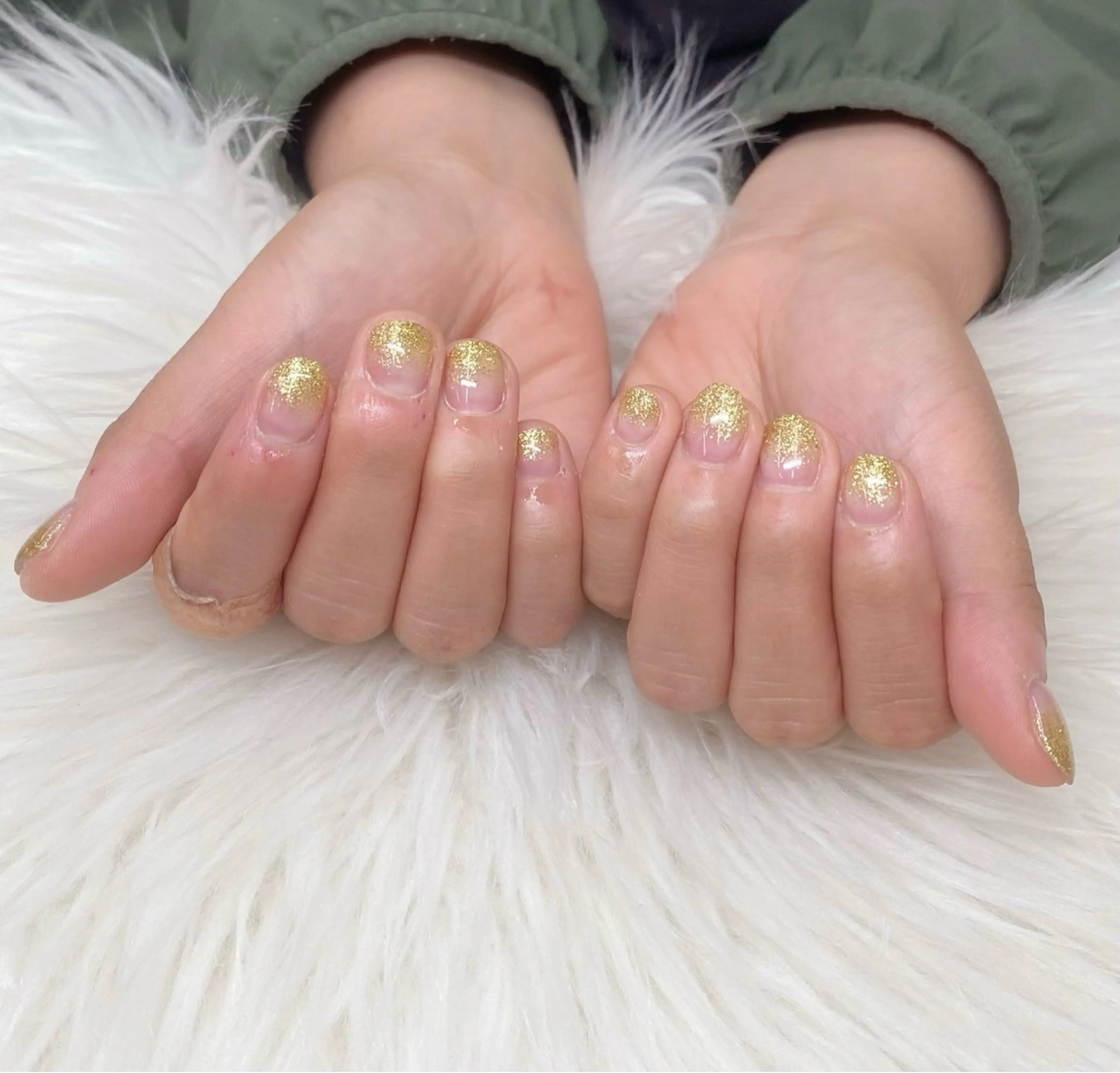ネイル ゴールド グラデーション ラメ(グリッター) ラメグラデーション ハンドネイル エリクサーネイル池袋 小川のネイルデザイン