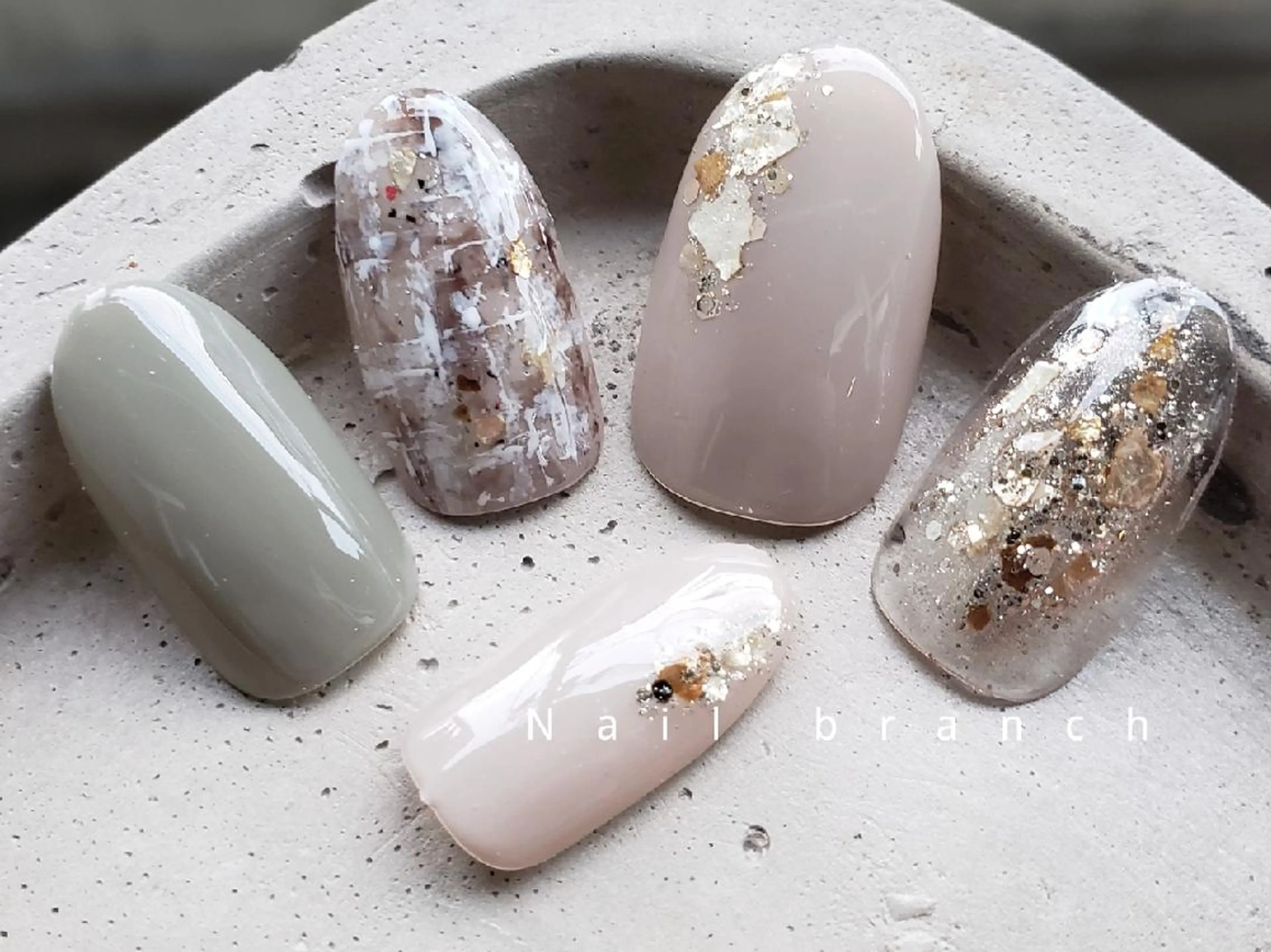 ミディアム カラー ヘアアレンジ パーマ キッズ アイブロウ ネイル マツエク・マツパ Nail branchのネイルデザイン
