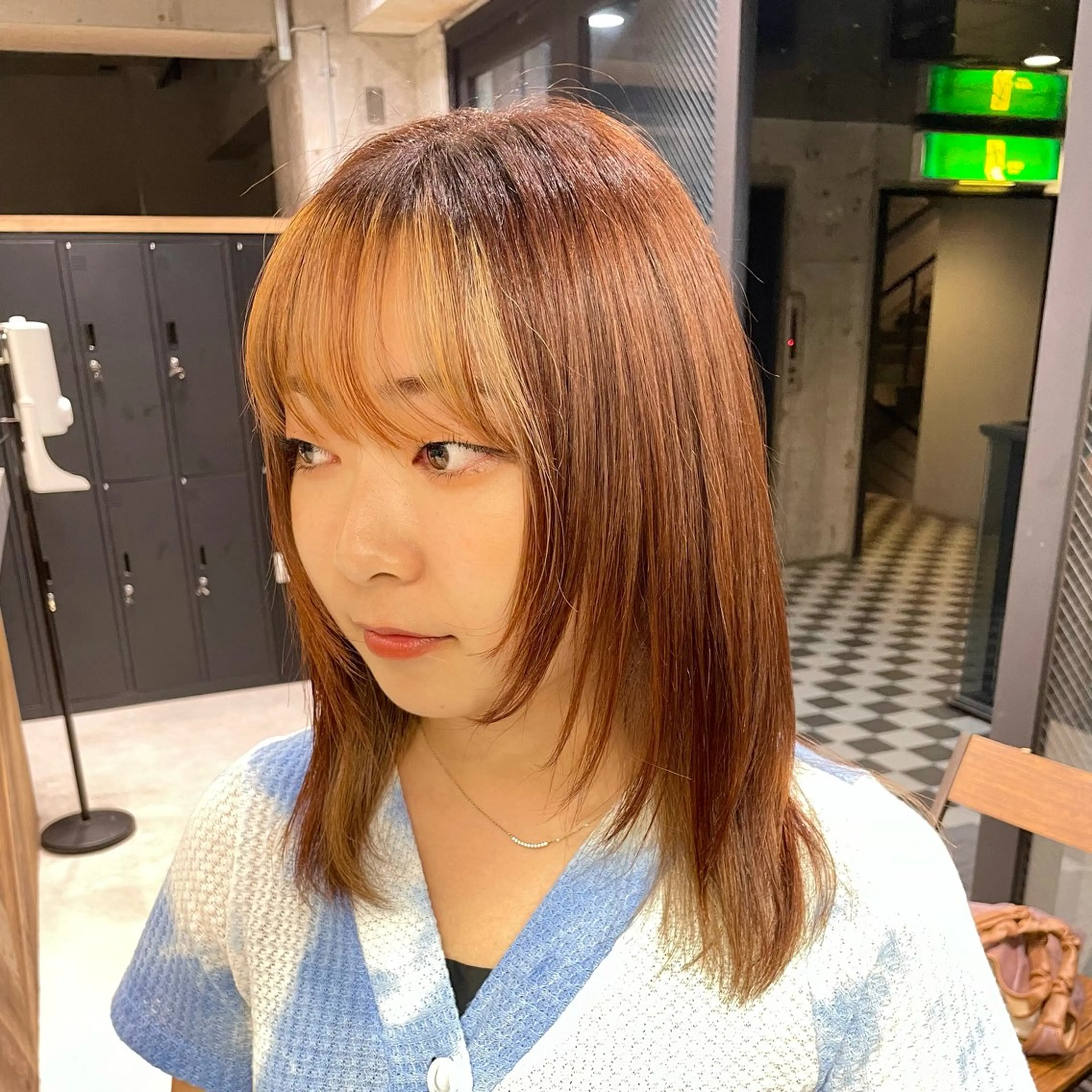 セミロング 🫧ハイライトカラー 🫧 𝓜𝓘𝓤のヘアスタイル