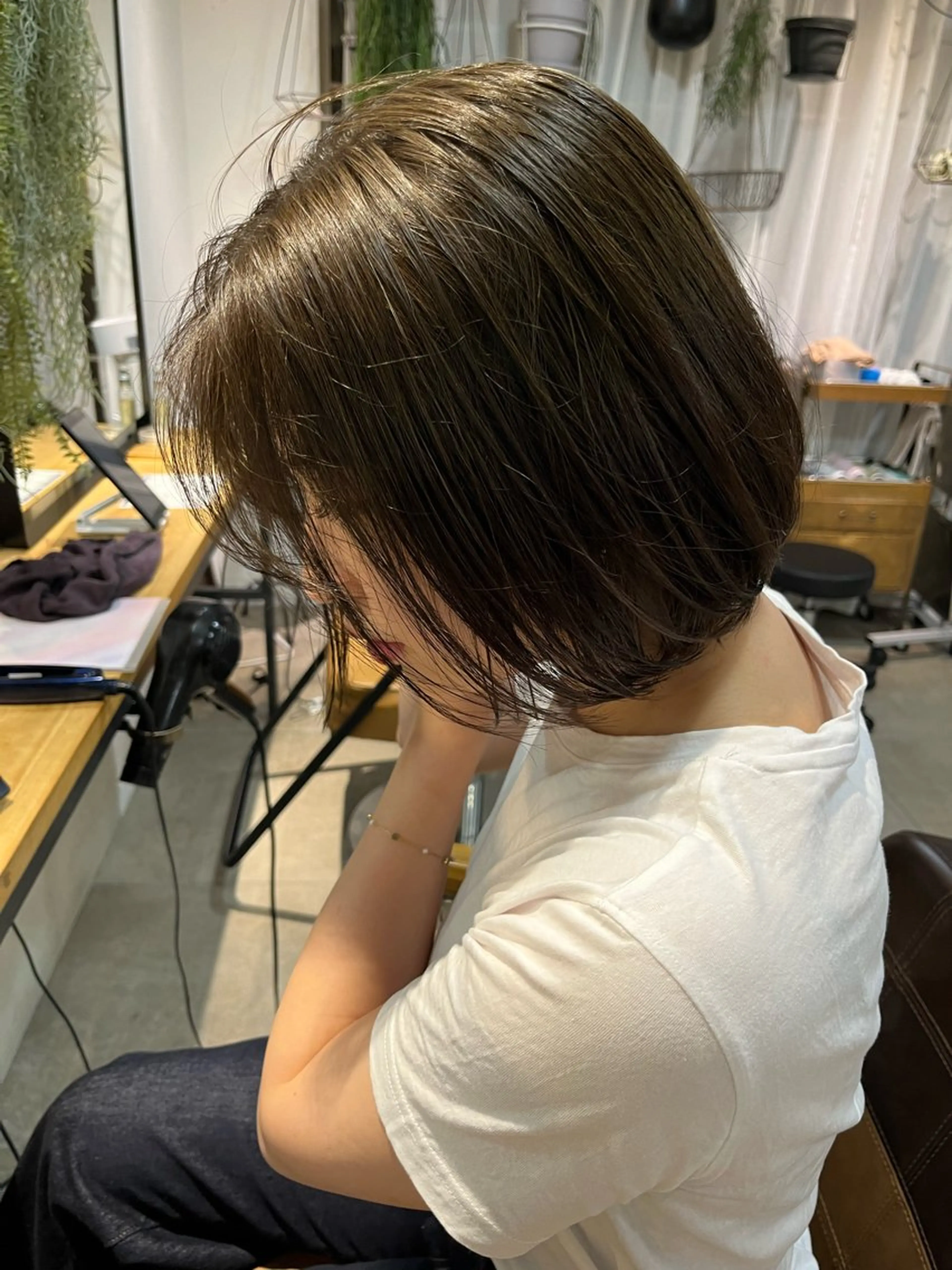 ミディアム カラー ベージュカラー ボブ 赤み消しカラー/ オリーブ/トモキのヘアスタイル