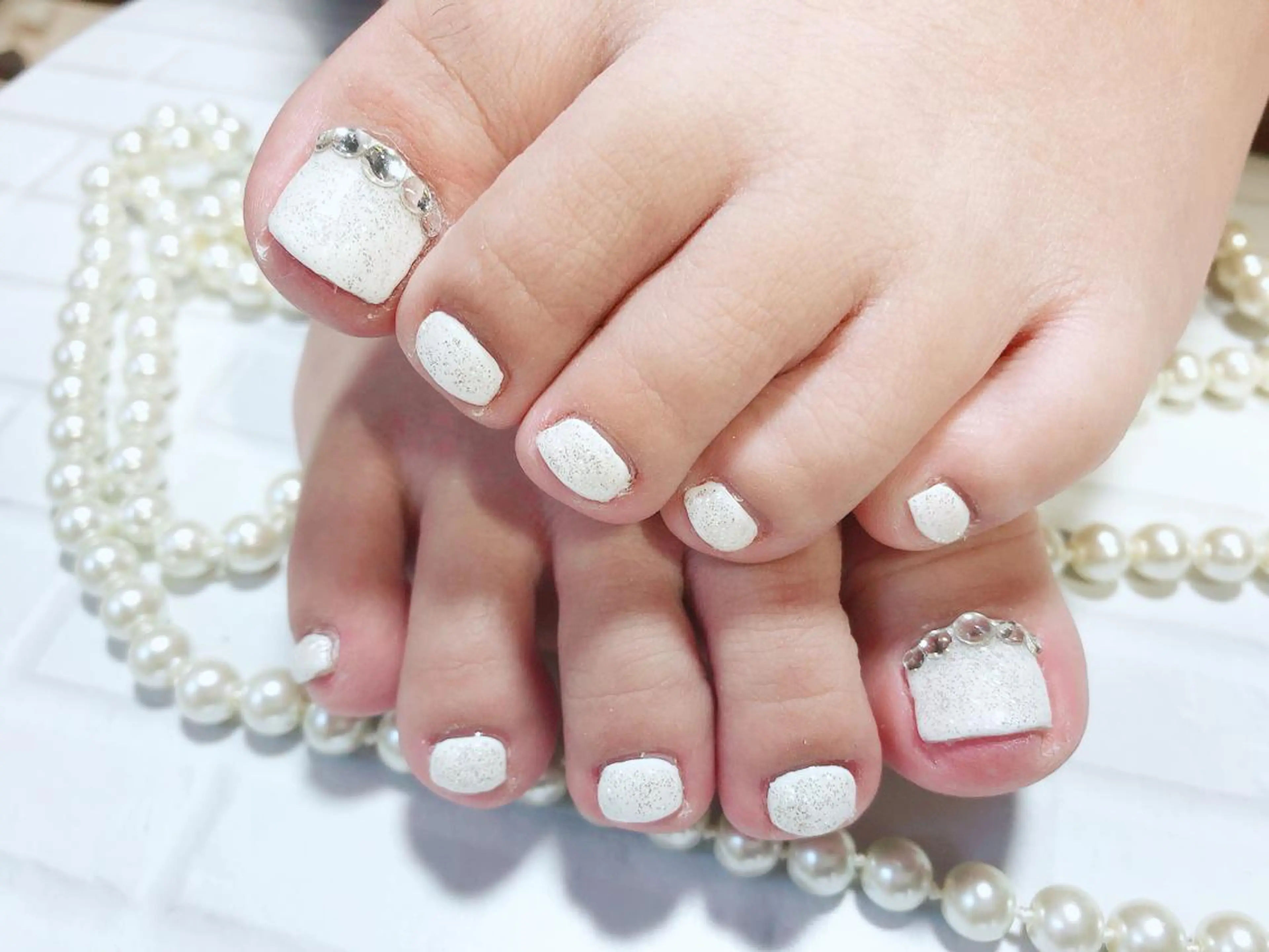 ネイル ホワイト フットネイル ネイル･脱毛サロン HARRYSのエステ・リラクイメージ