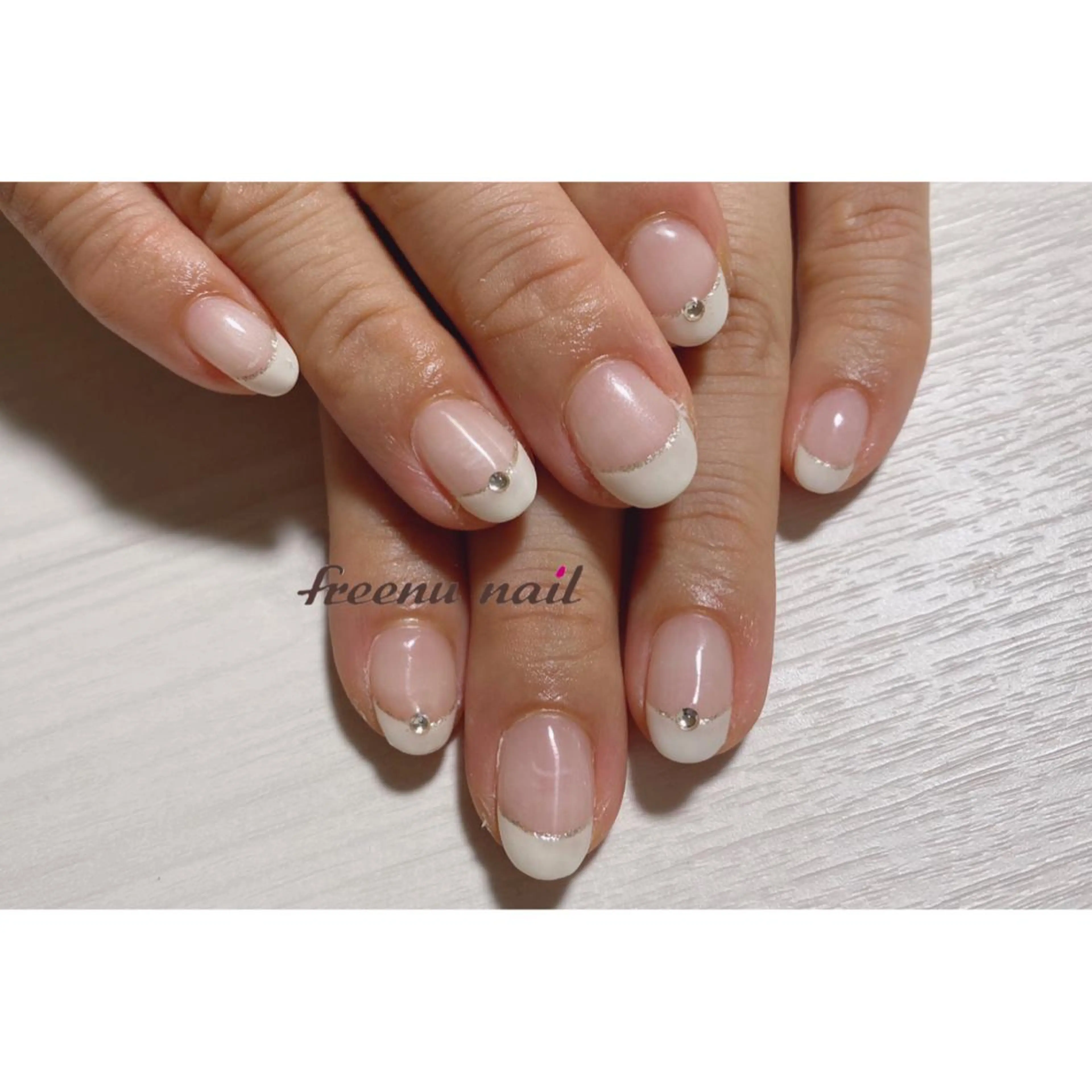 ネイル ラメ(グリッター) ストーンネイル ホワイト freenu nail【24H】のネイルデザイン
