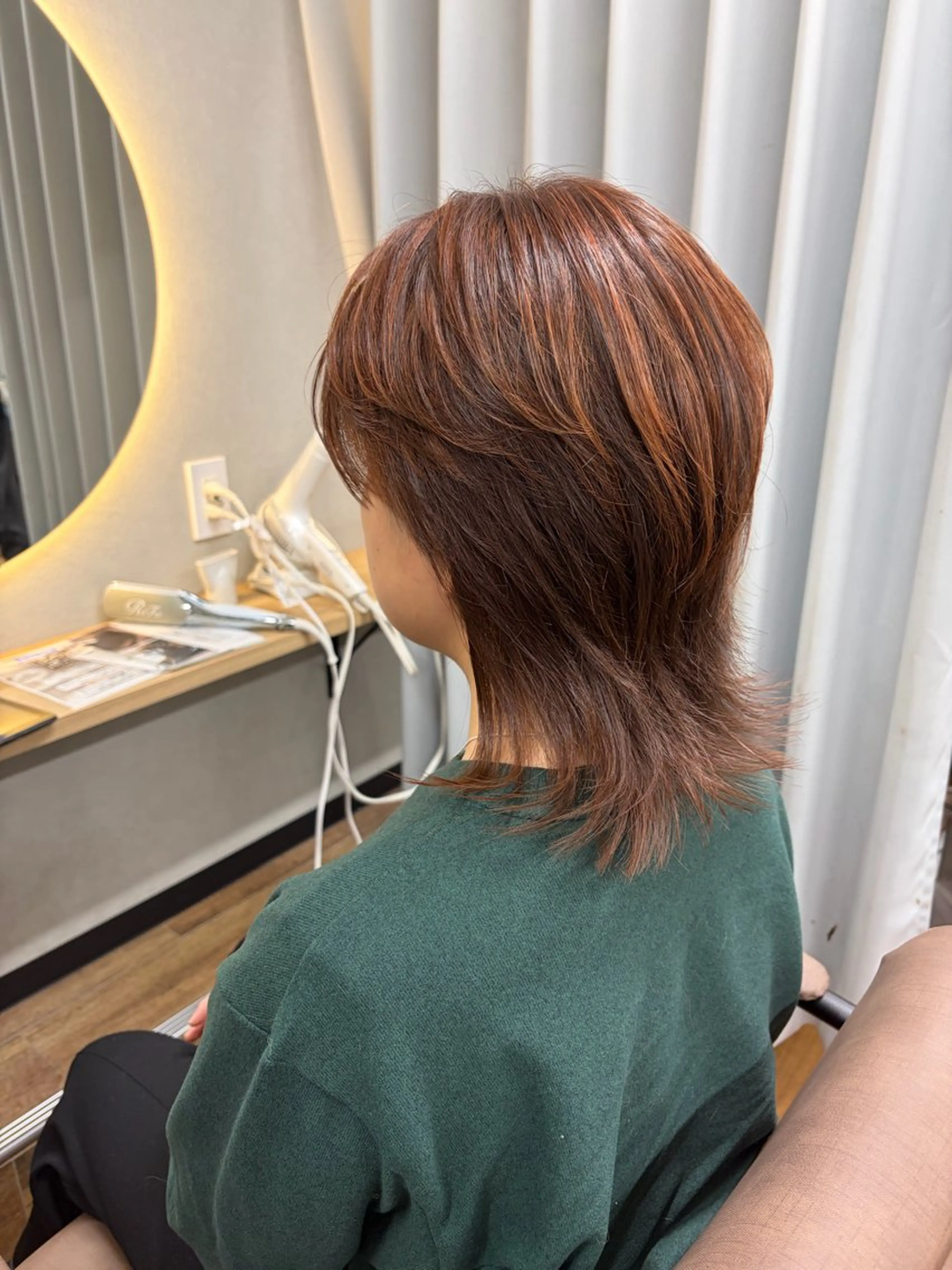 ミディアム カラー ハイライトカラー オレンジ ハイライト ウルフカット カット ヘアカラー トリートメント TELA HAIR 幕張本郷店　千尋のヘアスタイル