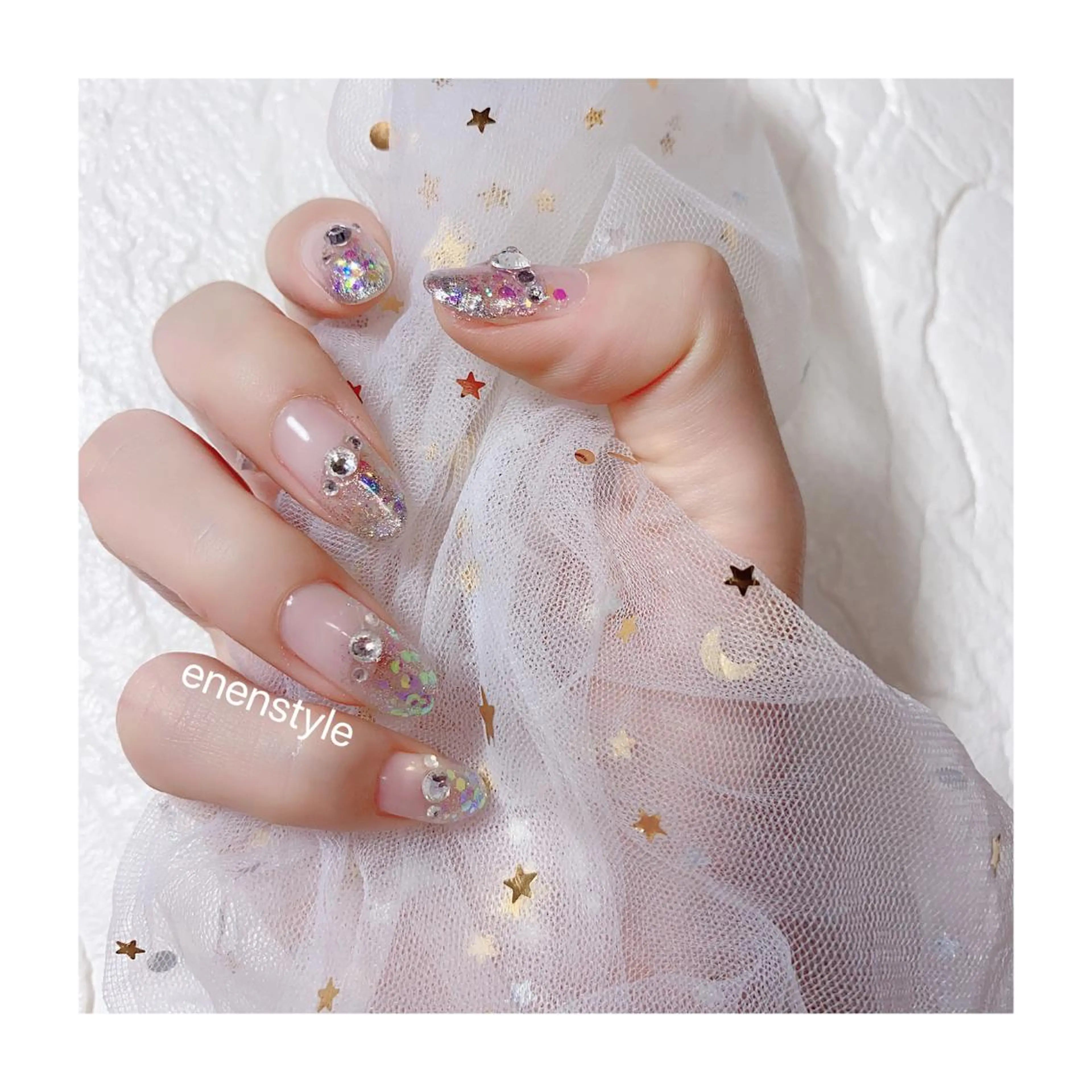 ショート ネイル ジェルネイル ラメ(グリッター) 持ち込み ニュアンスネイル オフィスネイル 👑enen style👑のネイルデザイン
