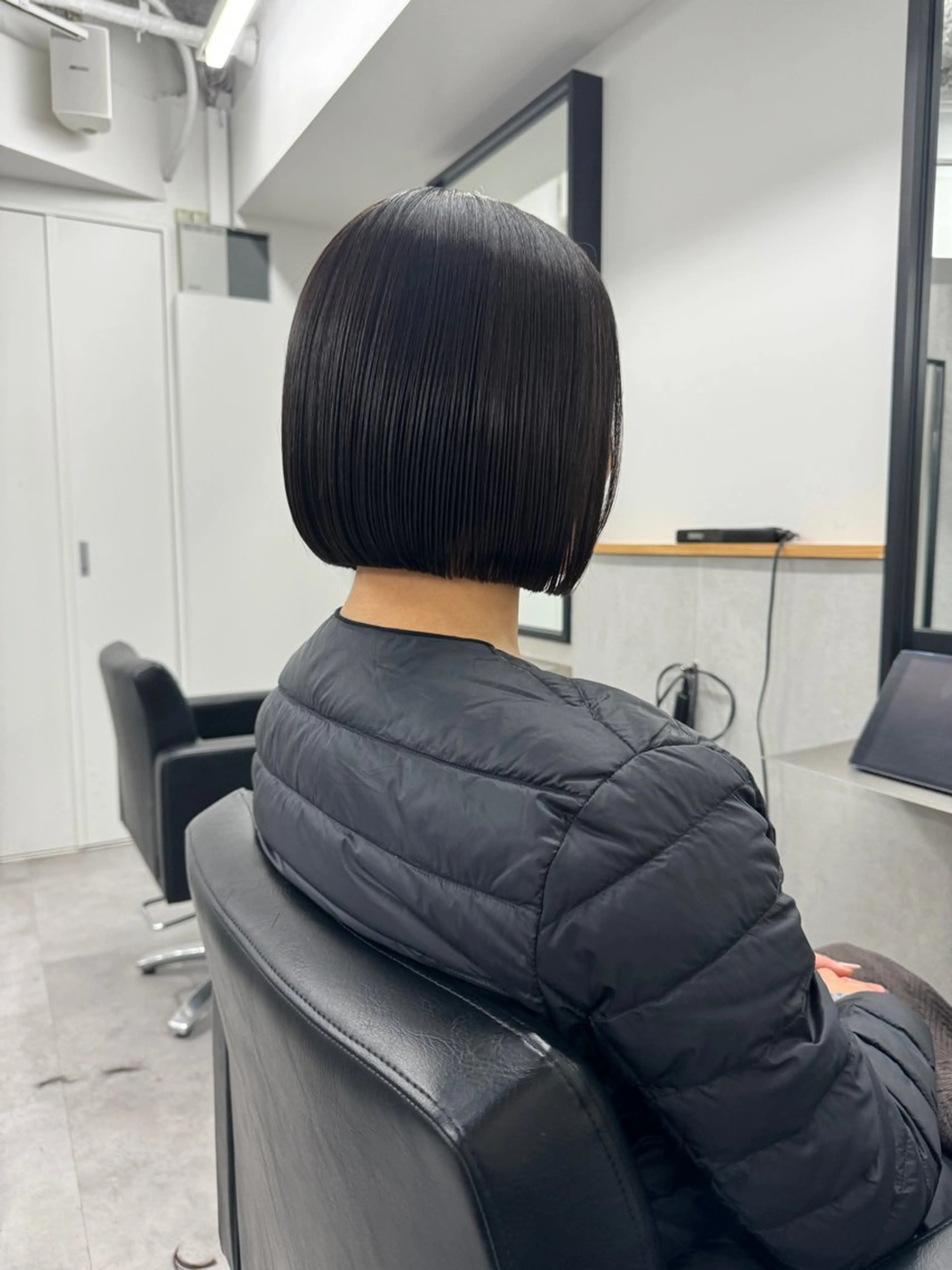 ショート 切りっぱなしボブ レイヤー/縮毛矯正のヘアスタイル