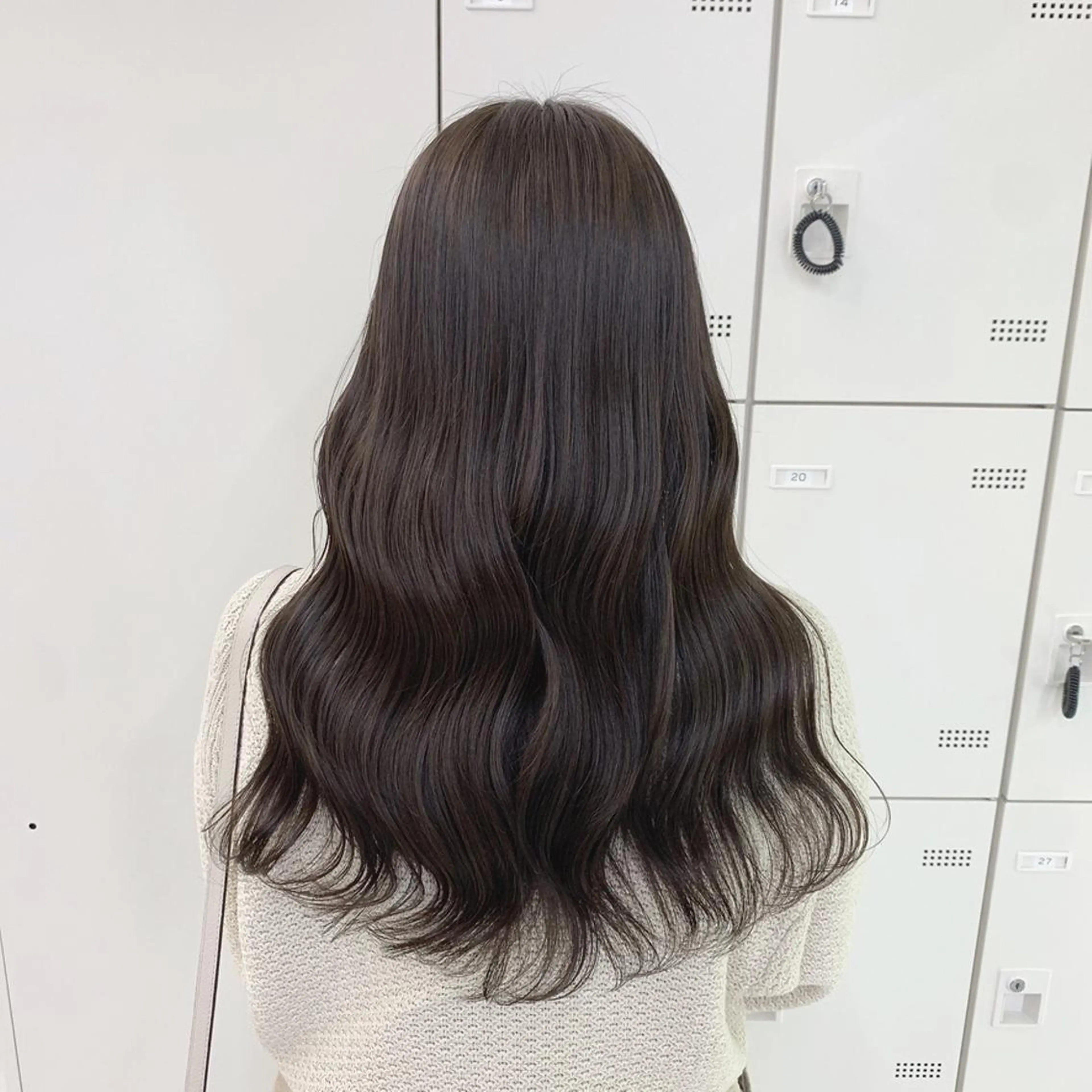 カラー 🩶透髪×モテ髪🩶 池袋SHE🏹🩶のヘアスタイル