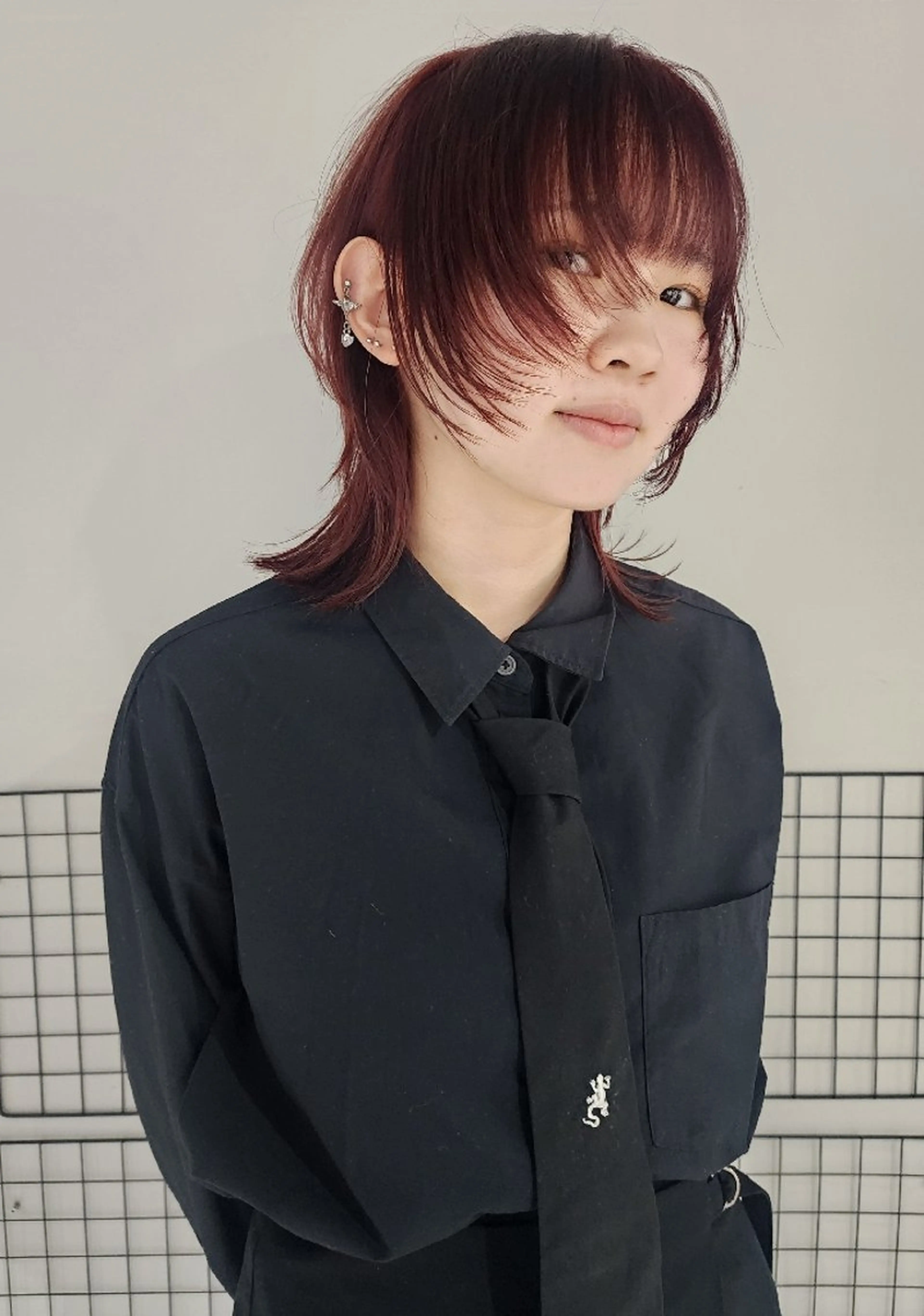 ミディアム カラー ブリーチ レッドカラー 顔まわりレイヤー 顔周りカット レイヤーカット ハイトーン/ブリーチ /デザインカラーのヘアスタイル