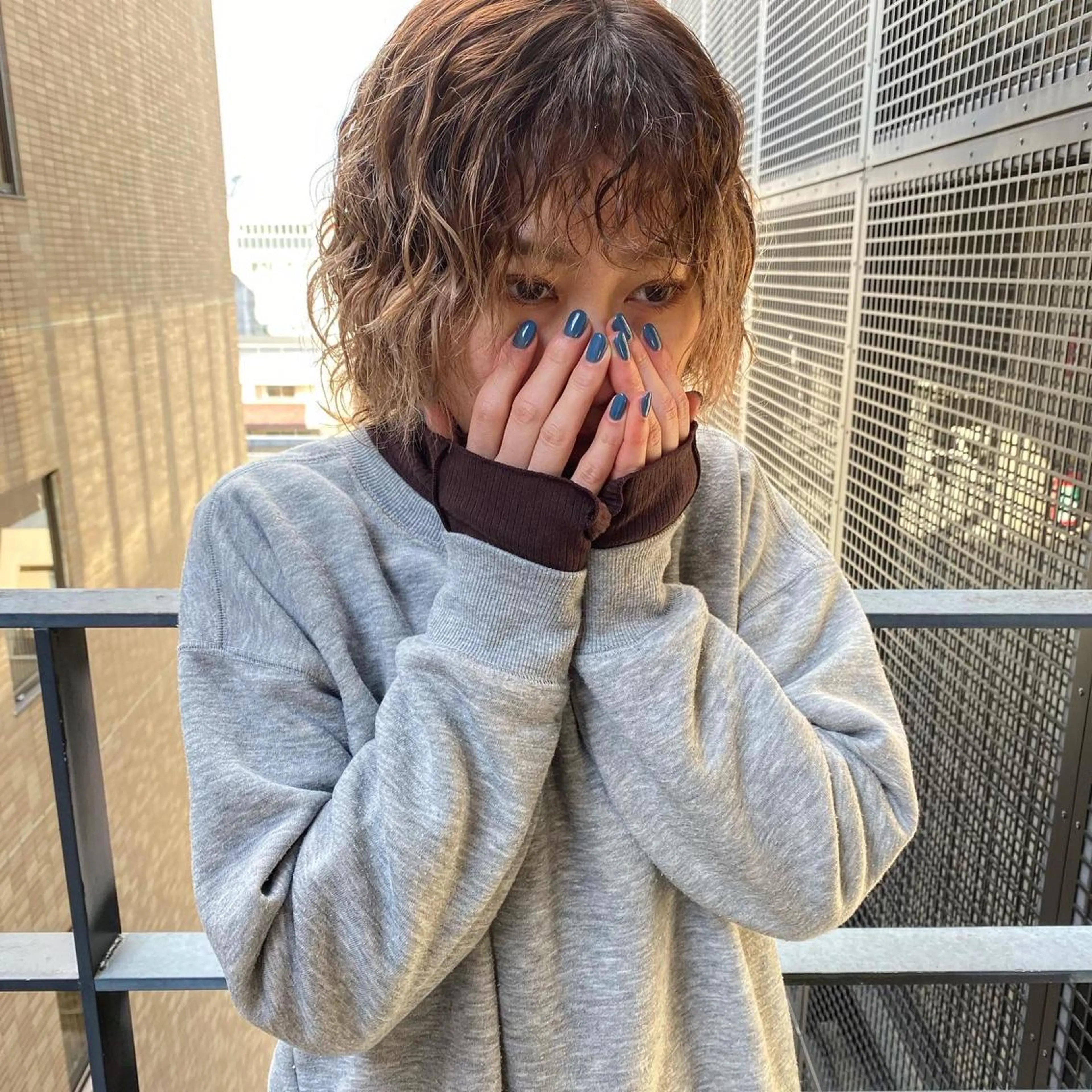 ミディアム カラー パーマ ヘアアレンジ メンズ ミディアムパーマ メンズパーマ カット ヘアカラー 東 寛道のヘアスタイル