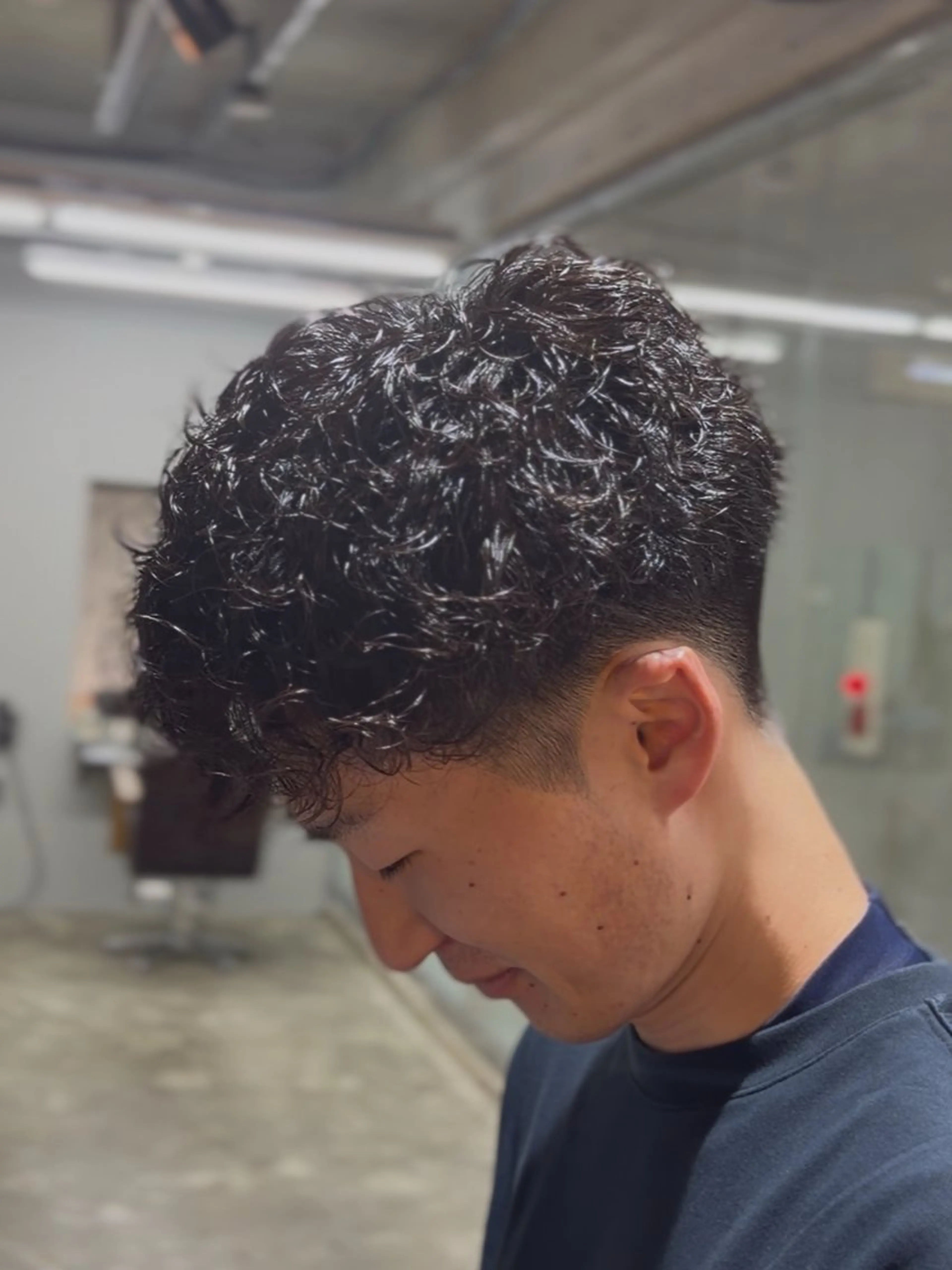 パーマ メンズ メンズパーマ スパイラルパーマ Dice所属・朋生/トップスタイリ スト/メンズパーマのヘアスタイル