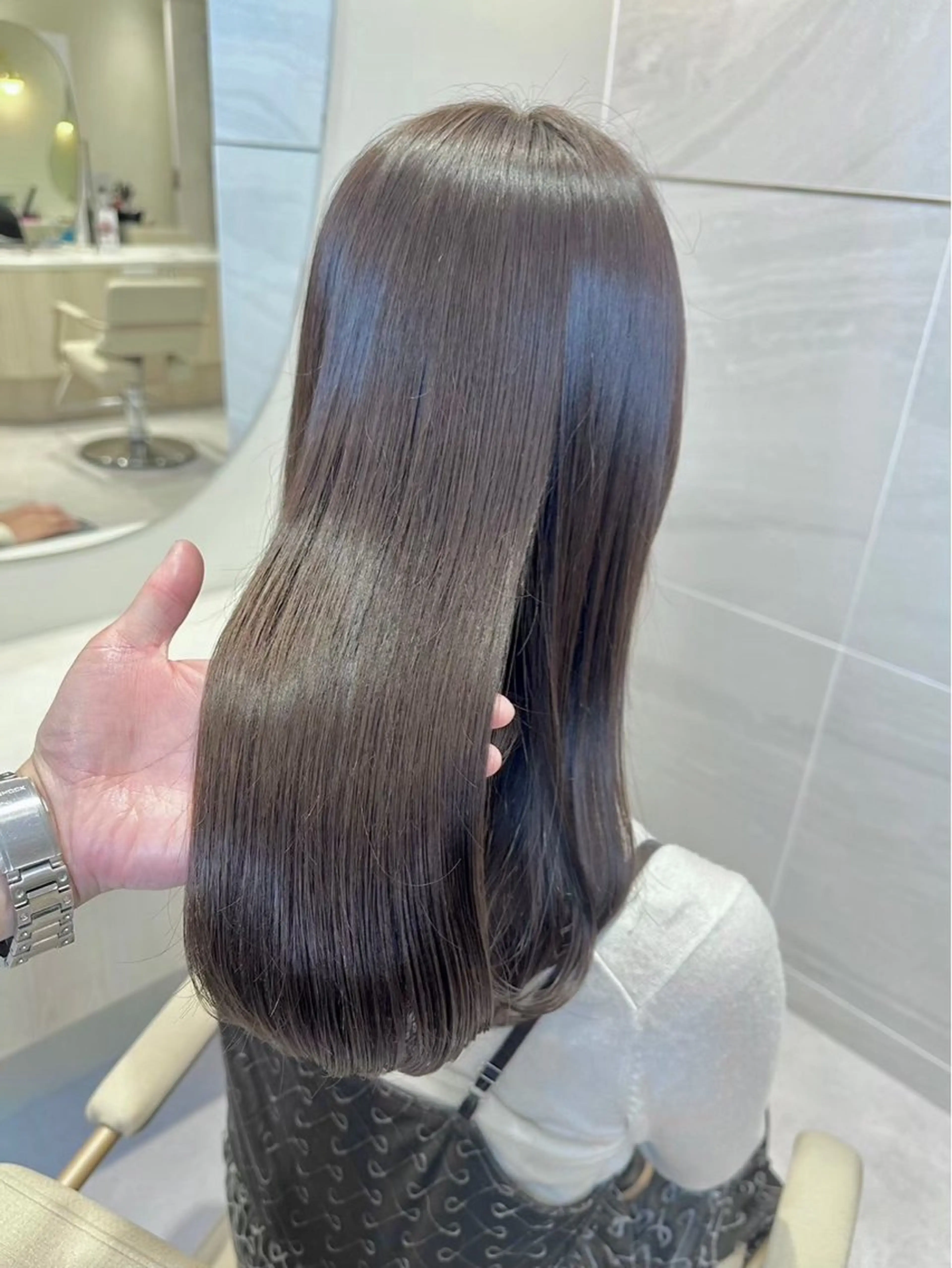 セミロング 1日1名様限定 予約可能のヘアスタイル