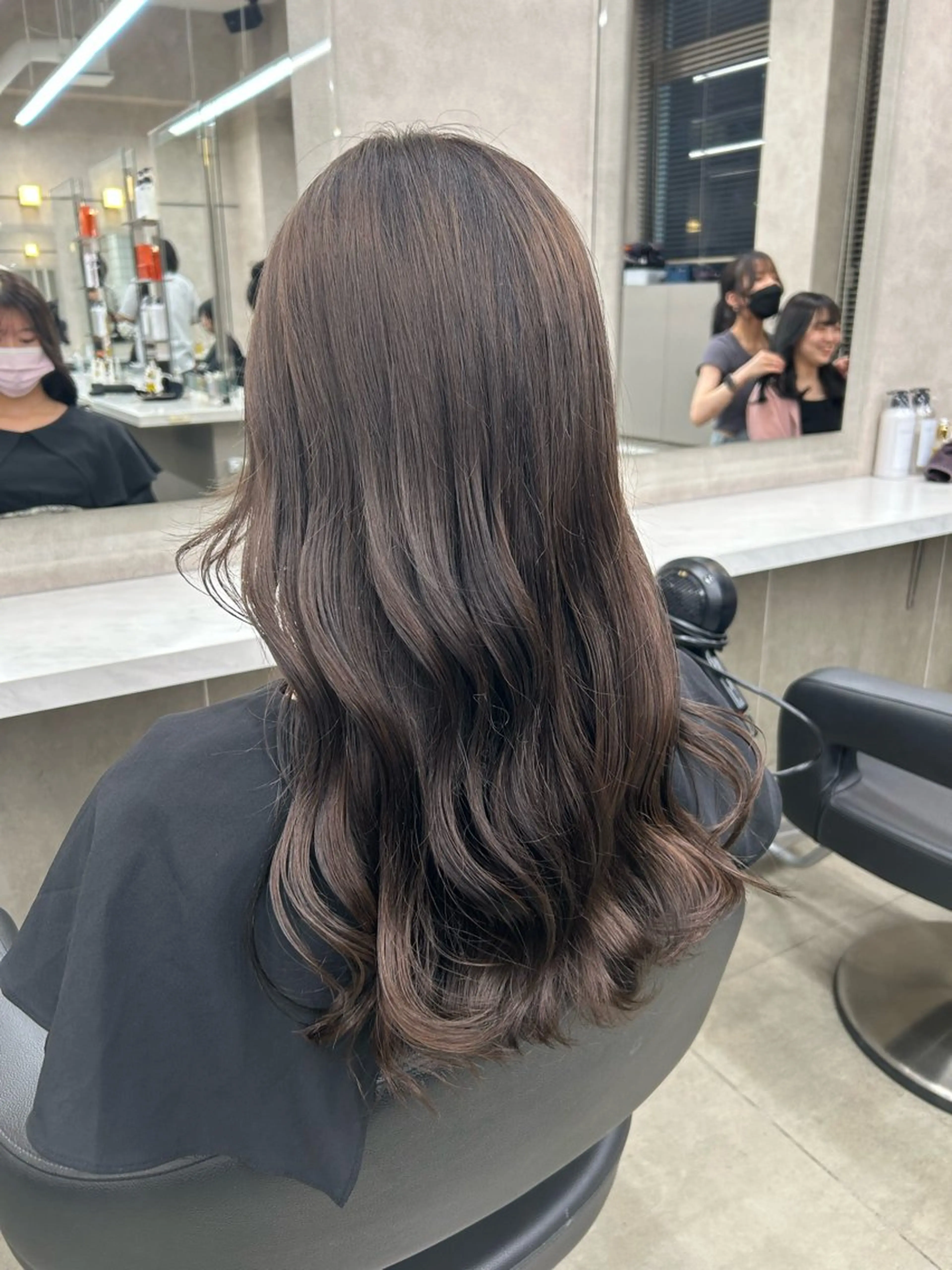 ロング カラー パーマ ヘアアレンジ メンズ キッズ ネイル マツエク・マツパ アイブロウ 🦋韓国レイヤー｜ 透明感グレージュ🦋のヘアスタイル