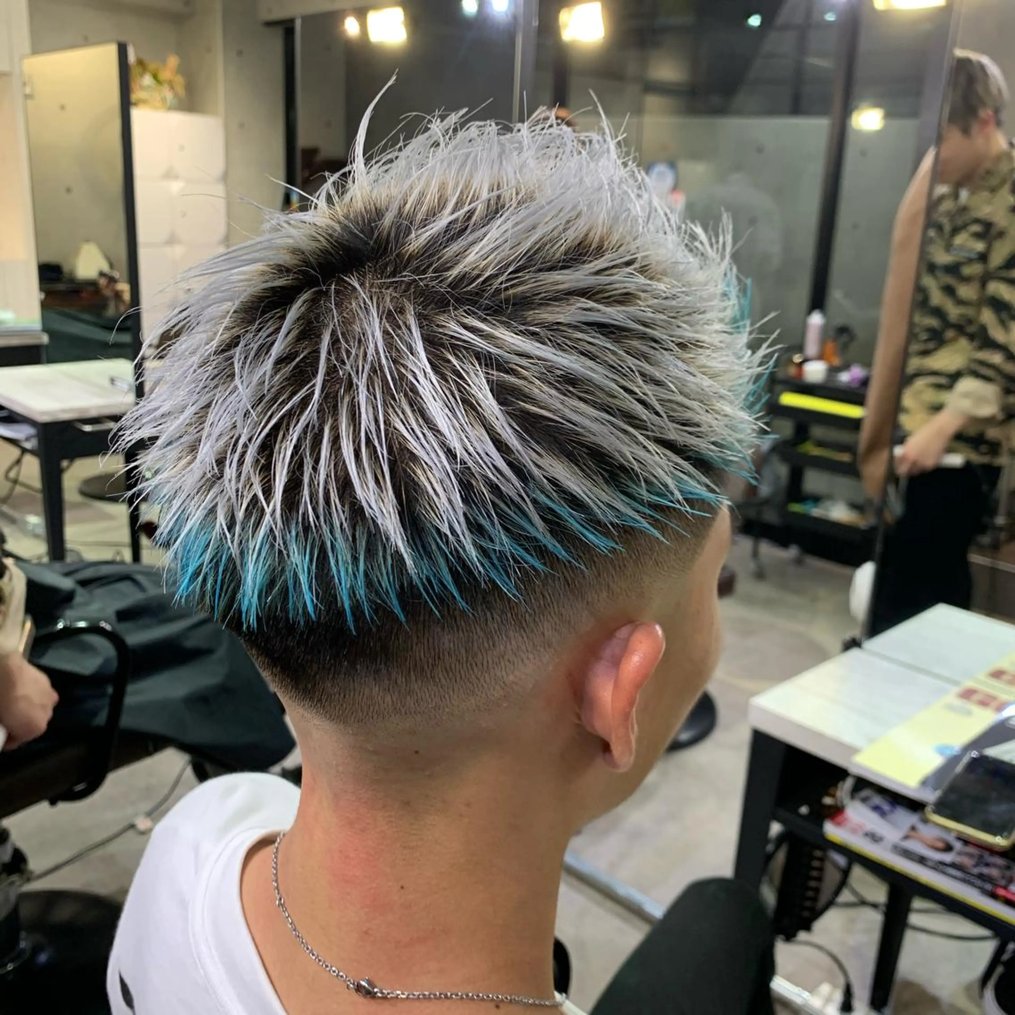 ショート カラー 及川シゲル 髪質改善講師のヘアスタイル