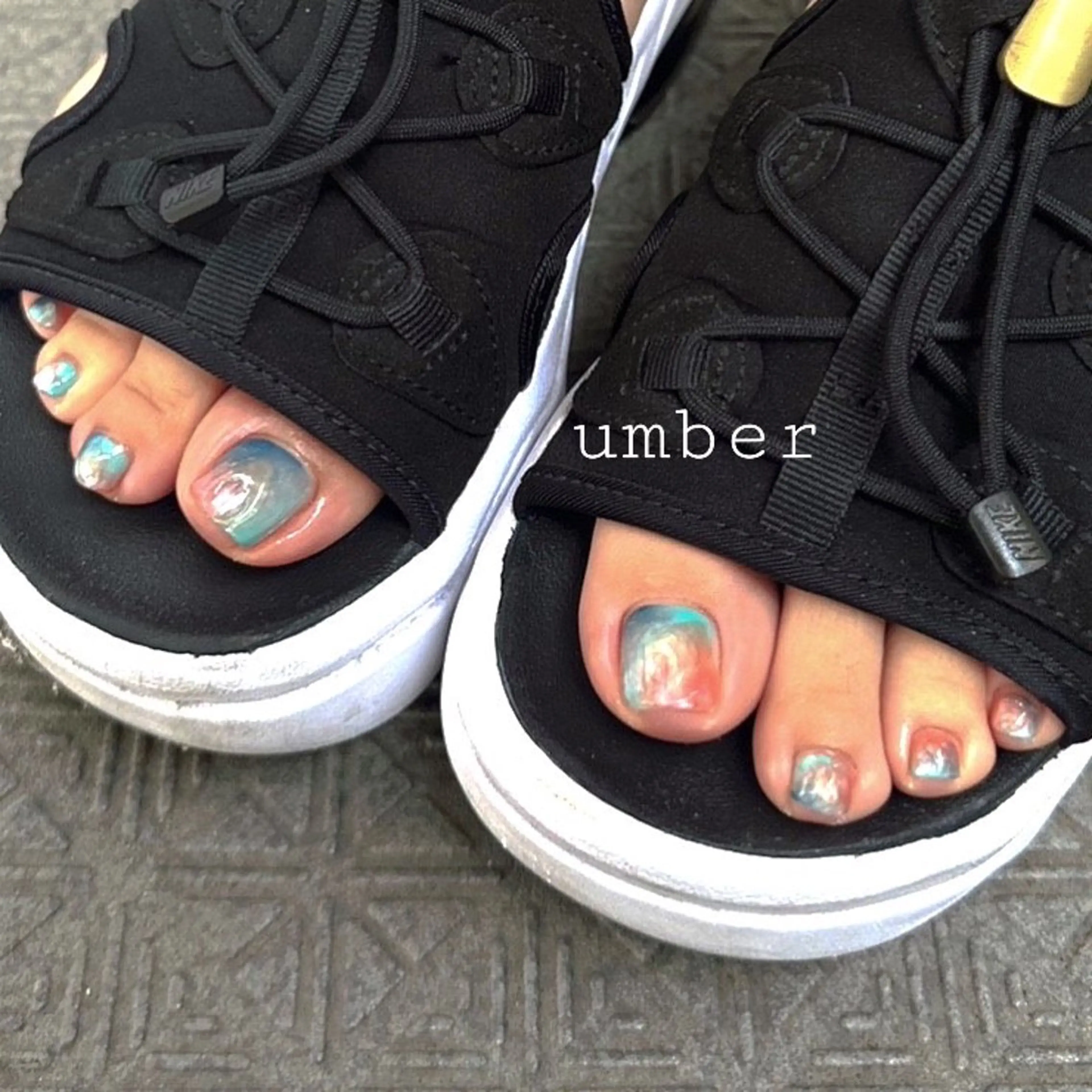 ネイル フットネイル ニュアンスネイル umber 三茶1分のネイルデザイン