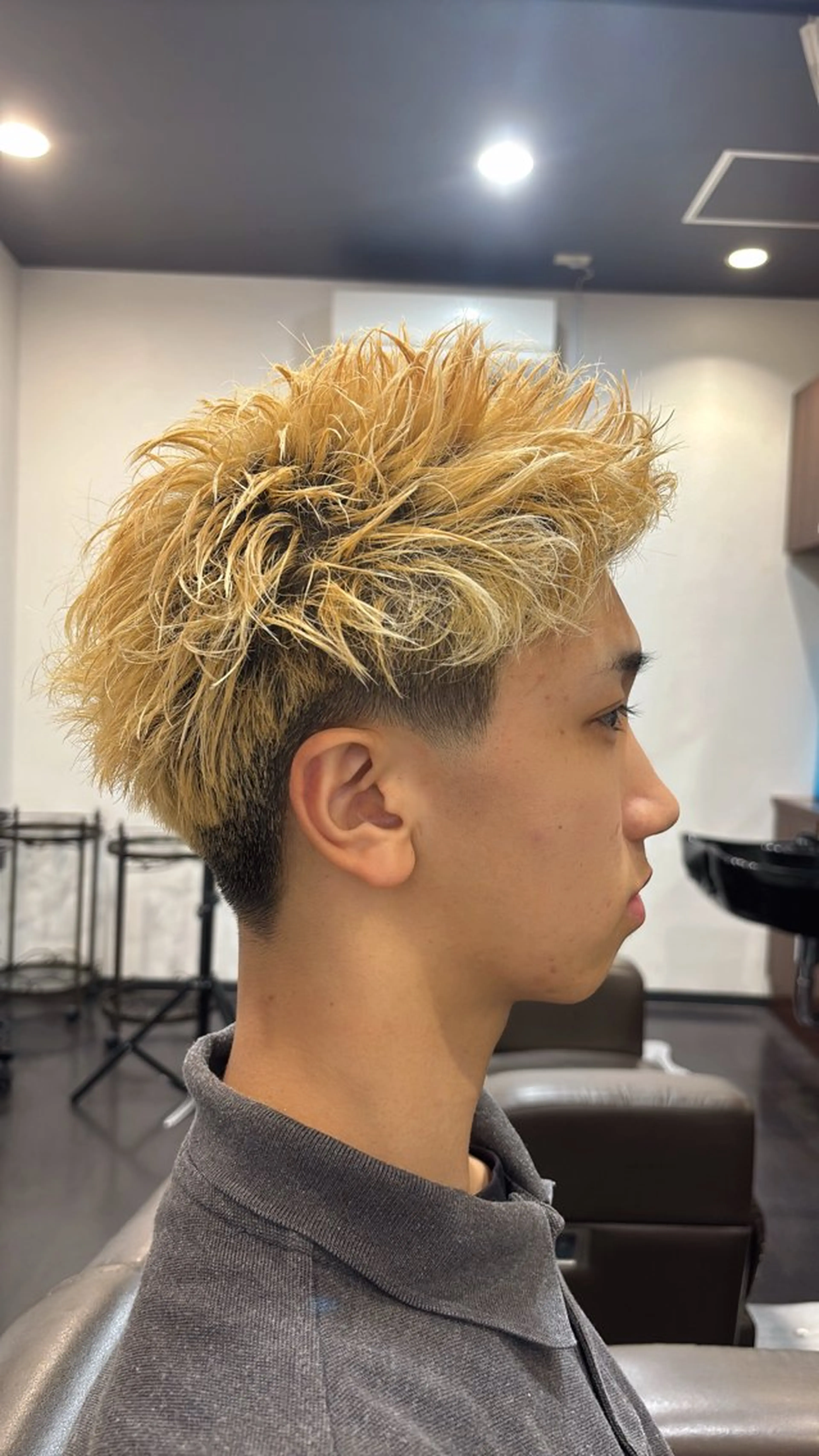 ショート カラー パーマ ブリーチ ハイトーンカラー ショートヘア 鼎一真ハイトーン/ パーマ/何でも屋さんのヘアスタイル