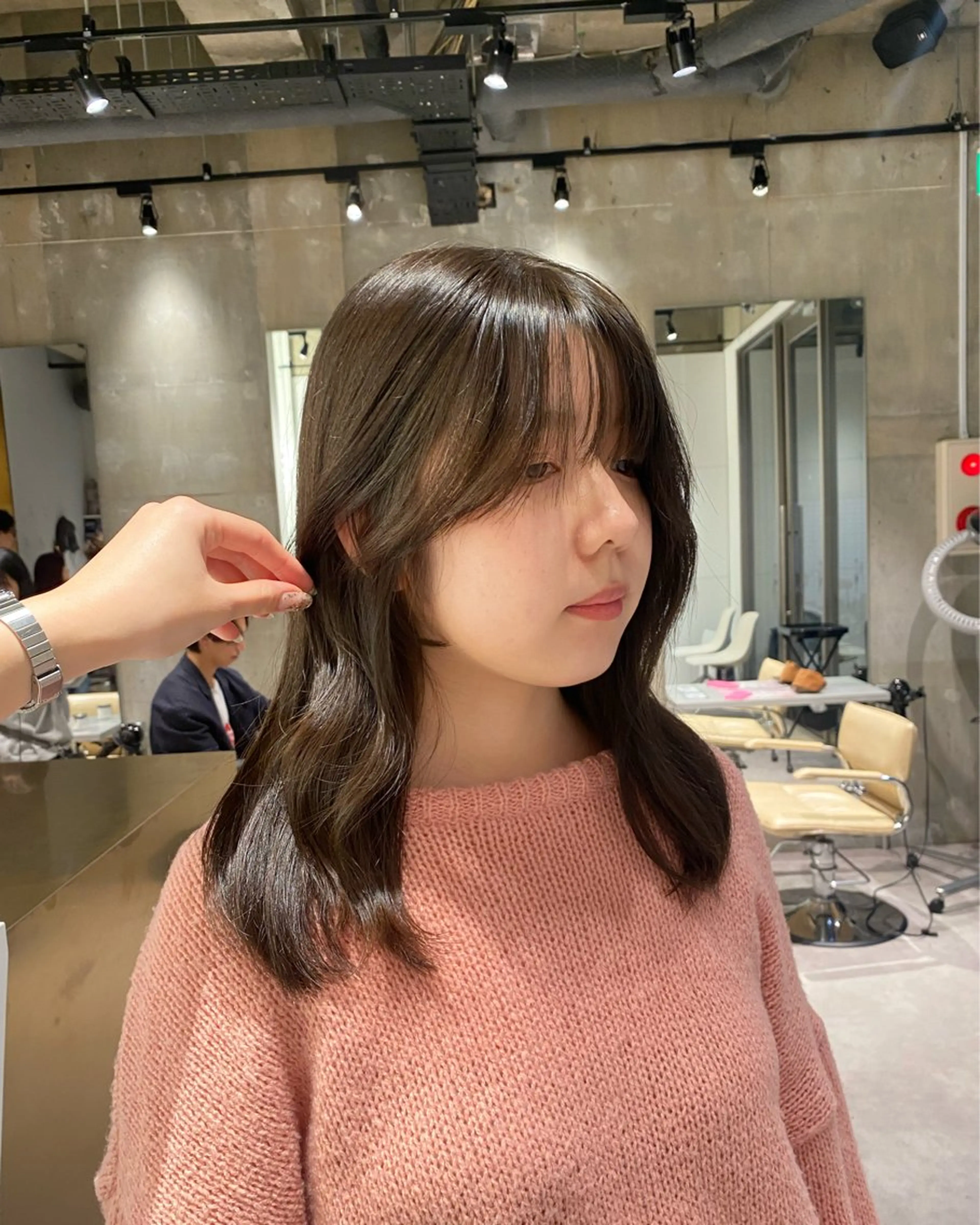 ロング mina🪐立川駅/ 無料ショートカットのヘアスタイル