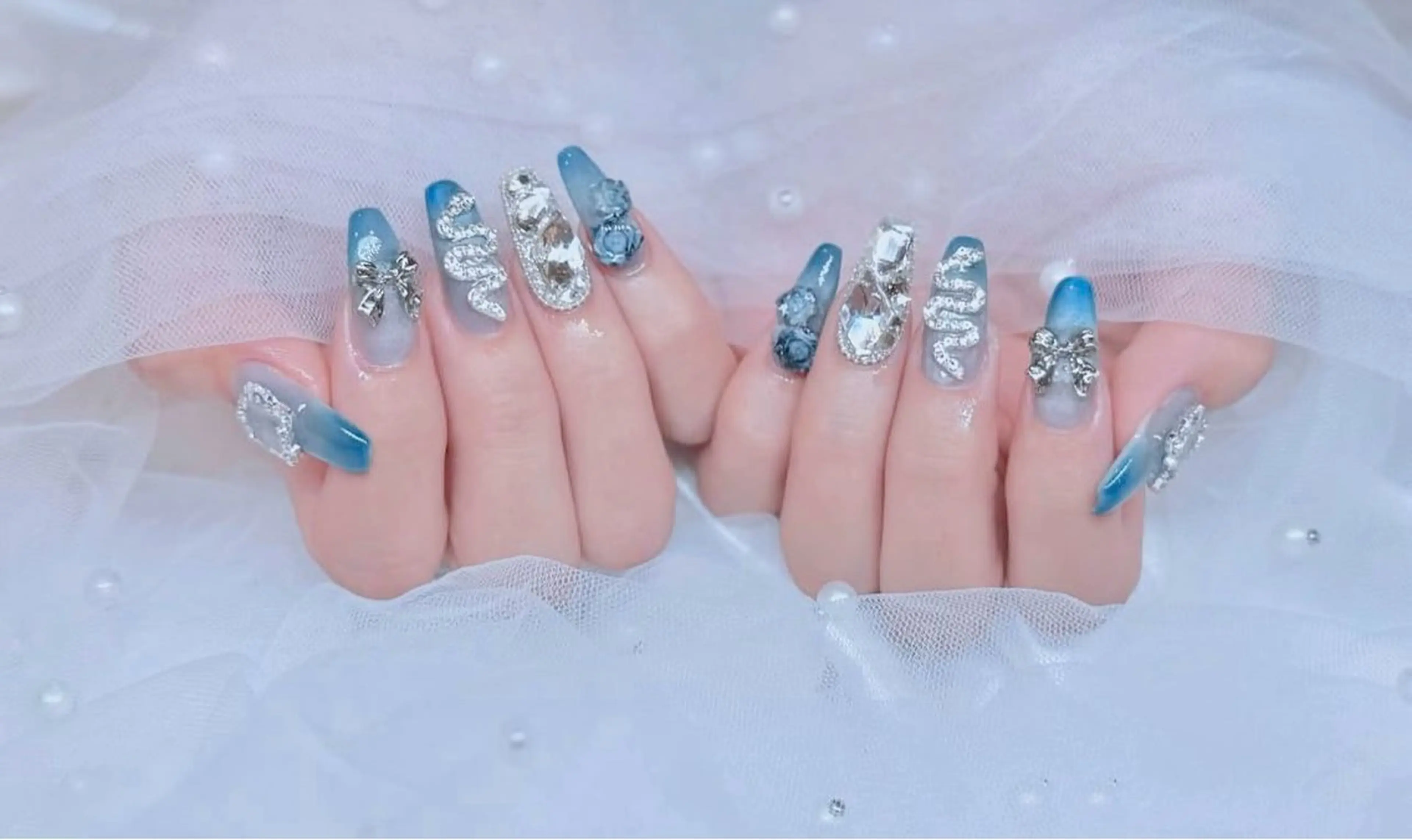 ネイル オーロラネイル チークネイル ジェルネイル ガーリー キラキラネイル ╹◡╹MimoEye lash🌻Nailのマツエク・マツパデザイン