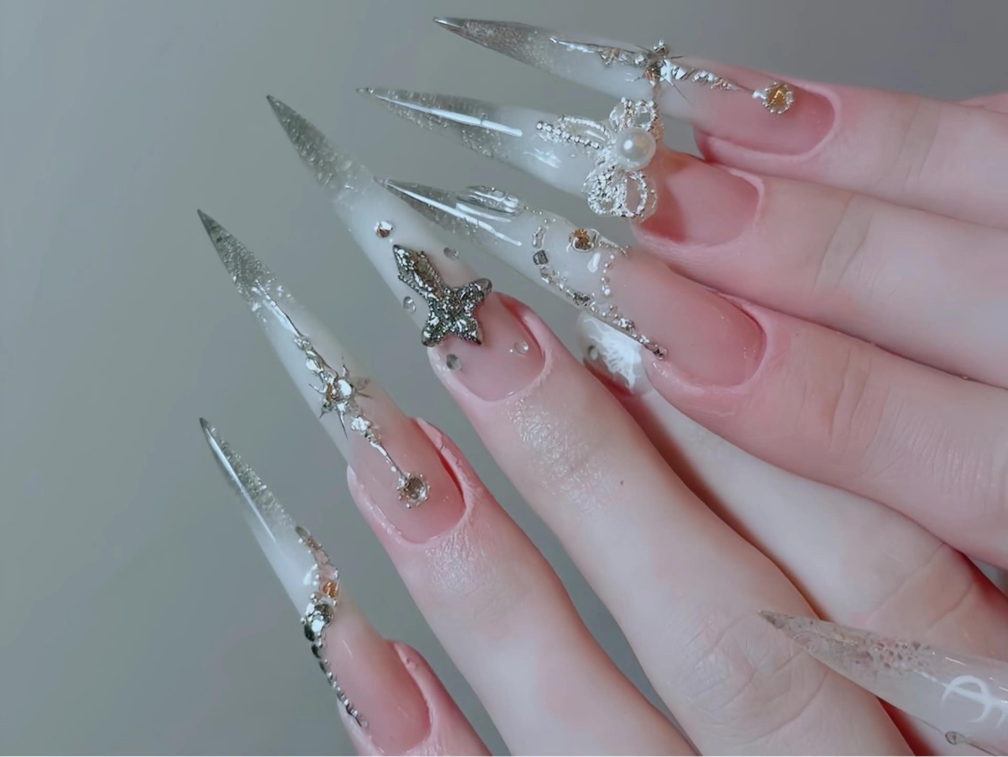 ネイル チークネイル フレンチネイル ガラスフレンチ グラデーション キラキラネイル ハンドネイル Rin Nail 新大久保店のネイルデザイン
