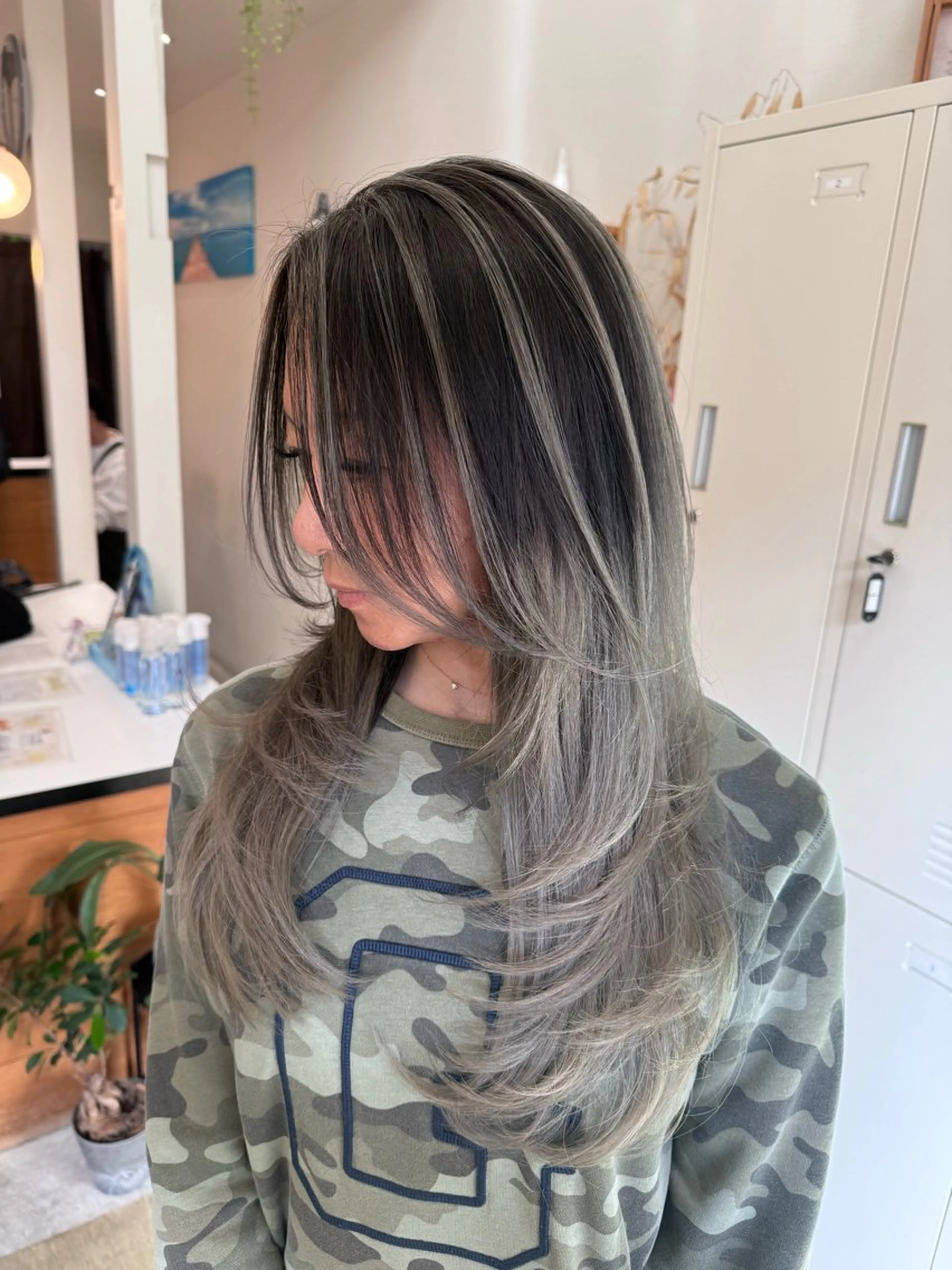 ロング カラー バレイヤージュ レイヤーカット 福井 珠乃のヘアスタイル