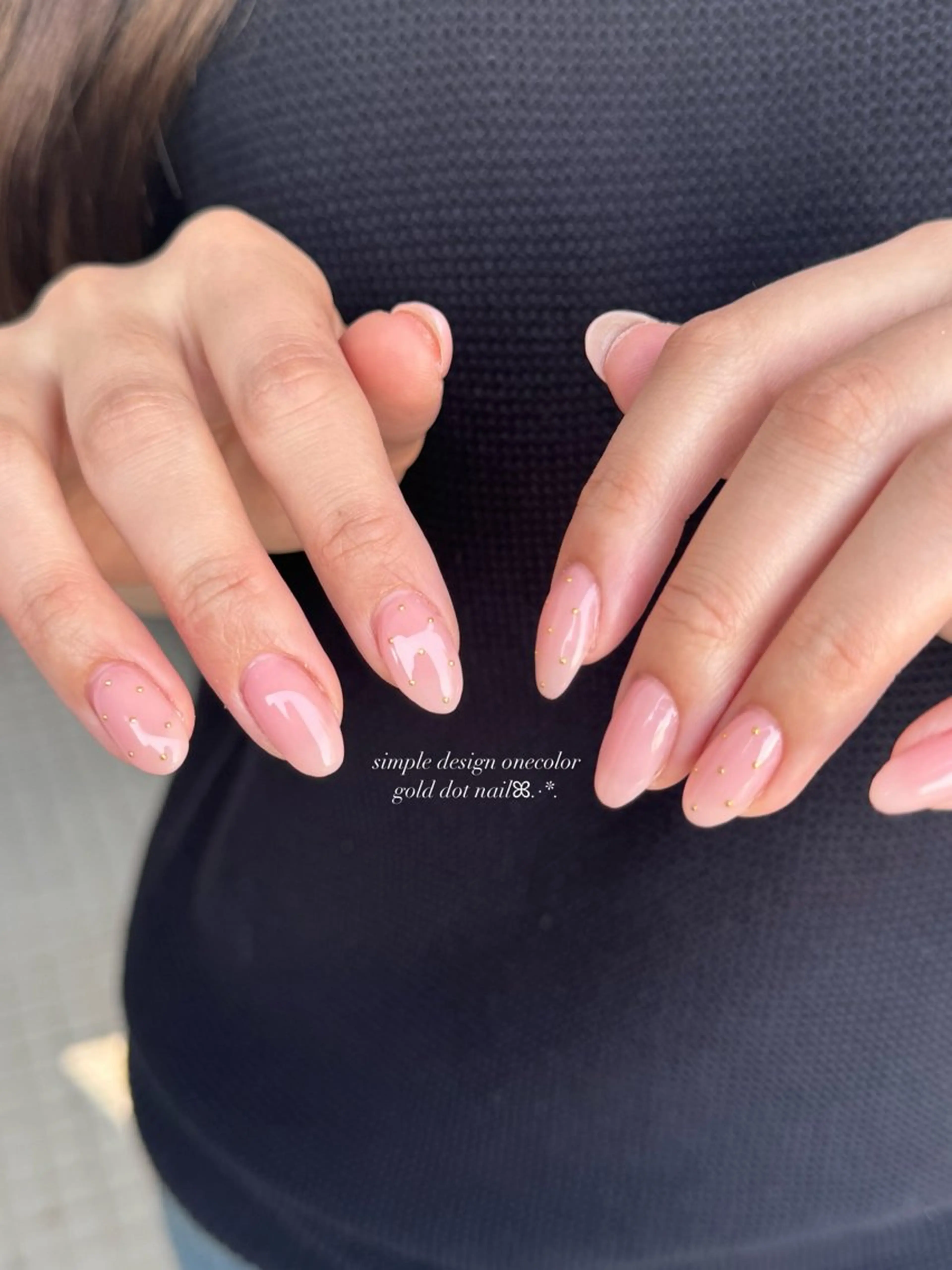 ネイル ドット ゴールド シンプルネイル ハンドネイル One HINATAのネイルデザイン