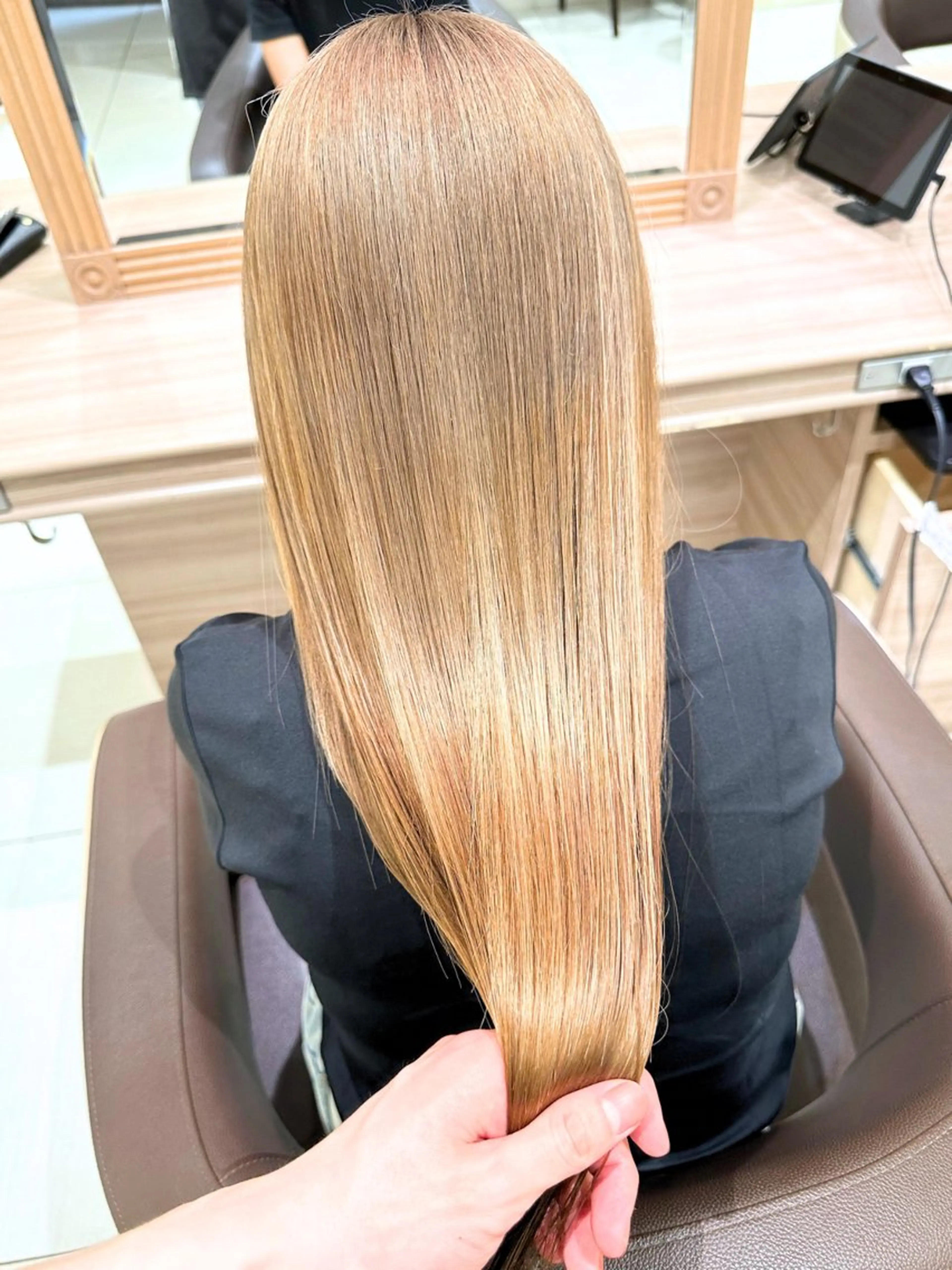 ロング カラー ヘアカラー トリートメント 髪質改善ストレート インナーカラーハズキのヘアスタイル