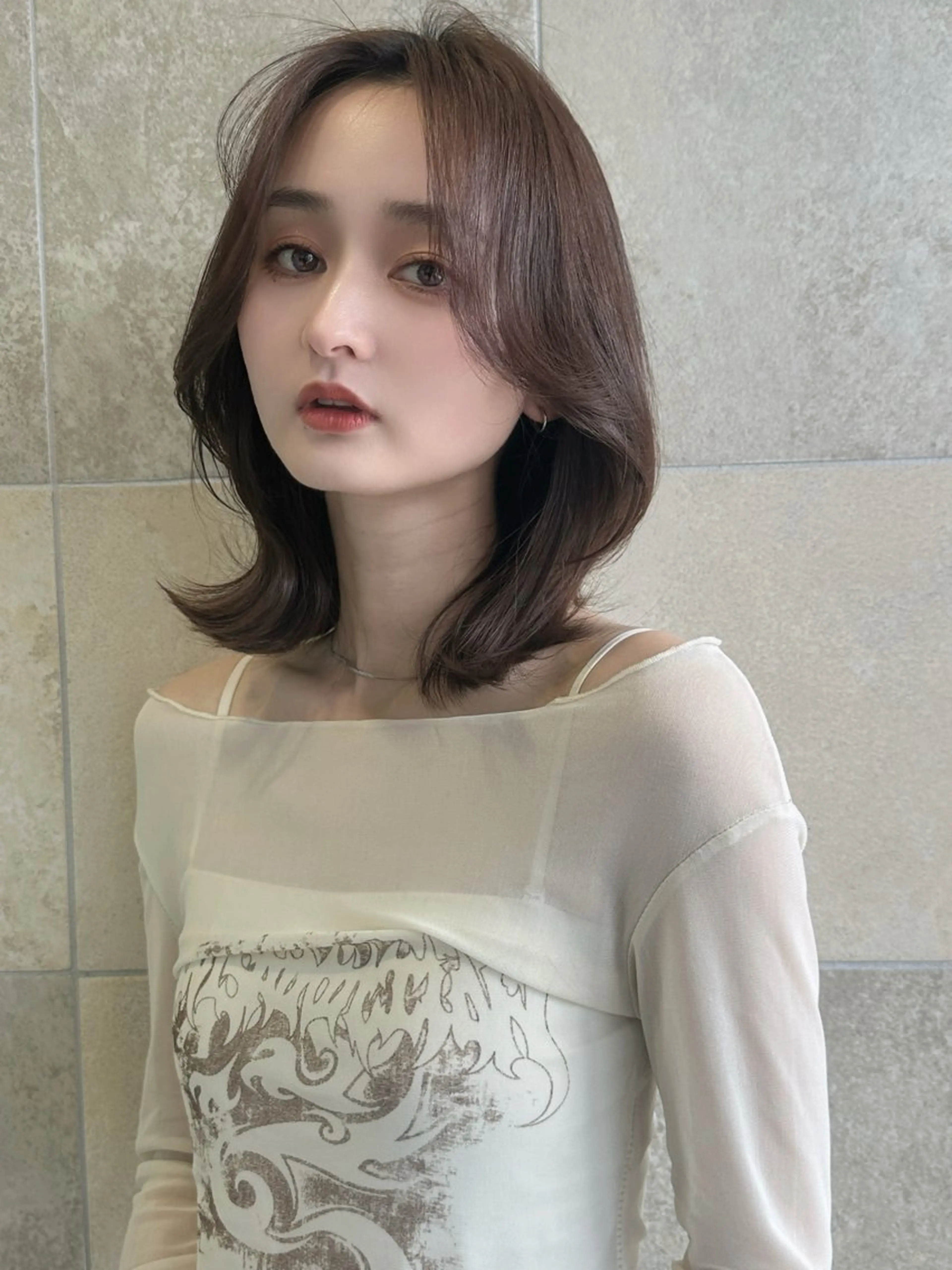 ミディアム カラー ミディアムレイヤー ブラウンカラー イルミナカラー レイヤーカット カット ヘアカラー トリートメント 小顔レイヤー/ ベージュ🤍Rieのヘアスタイル