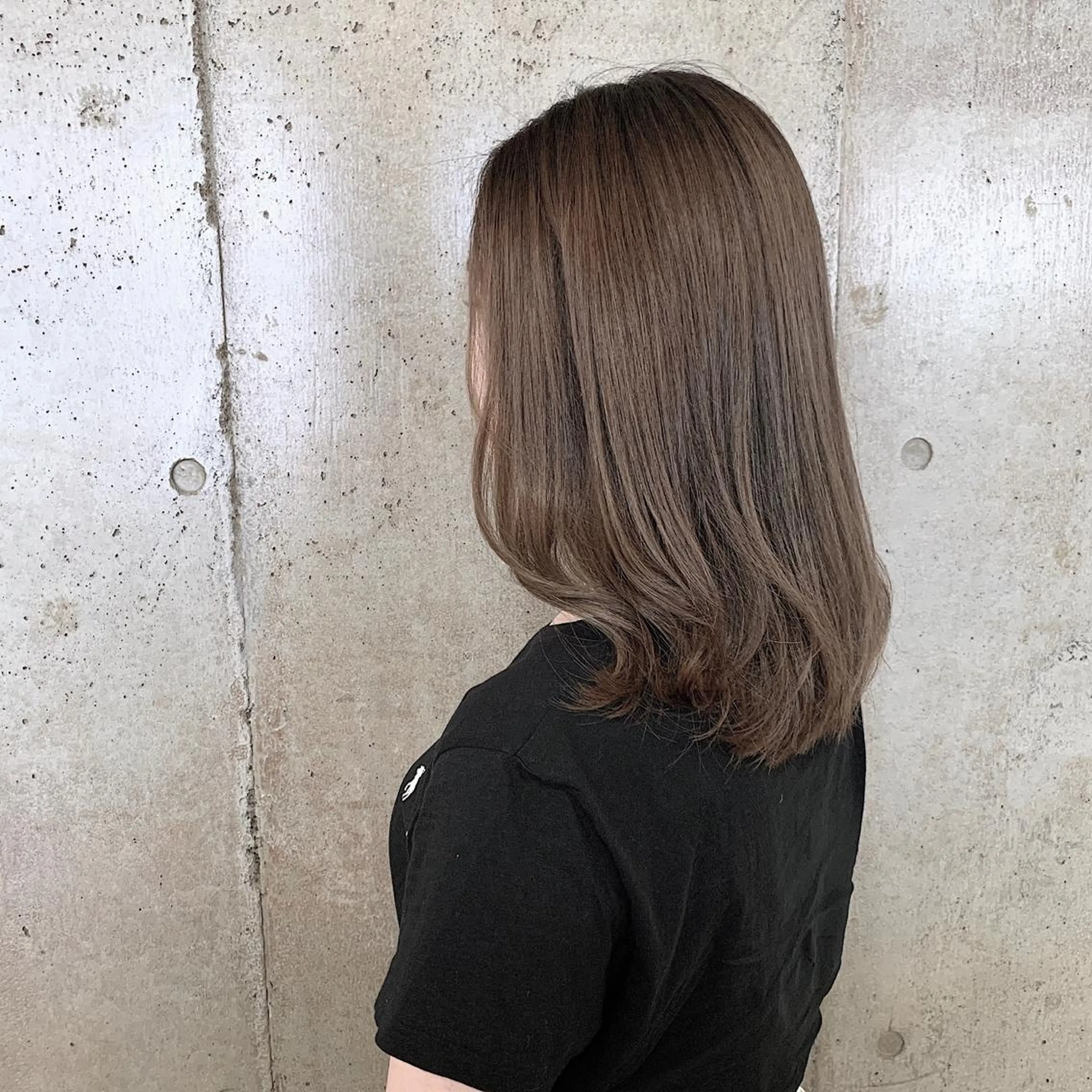 ミディアム カラー アッシュ ミルクティーアッシュ カット ヘアカラー トリートメント ヘッドスパ 二宮 早智子のヘアスタイル