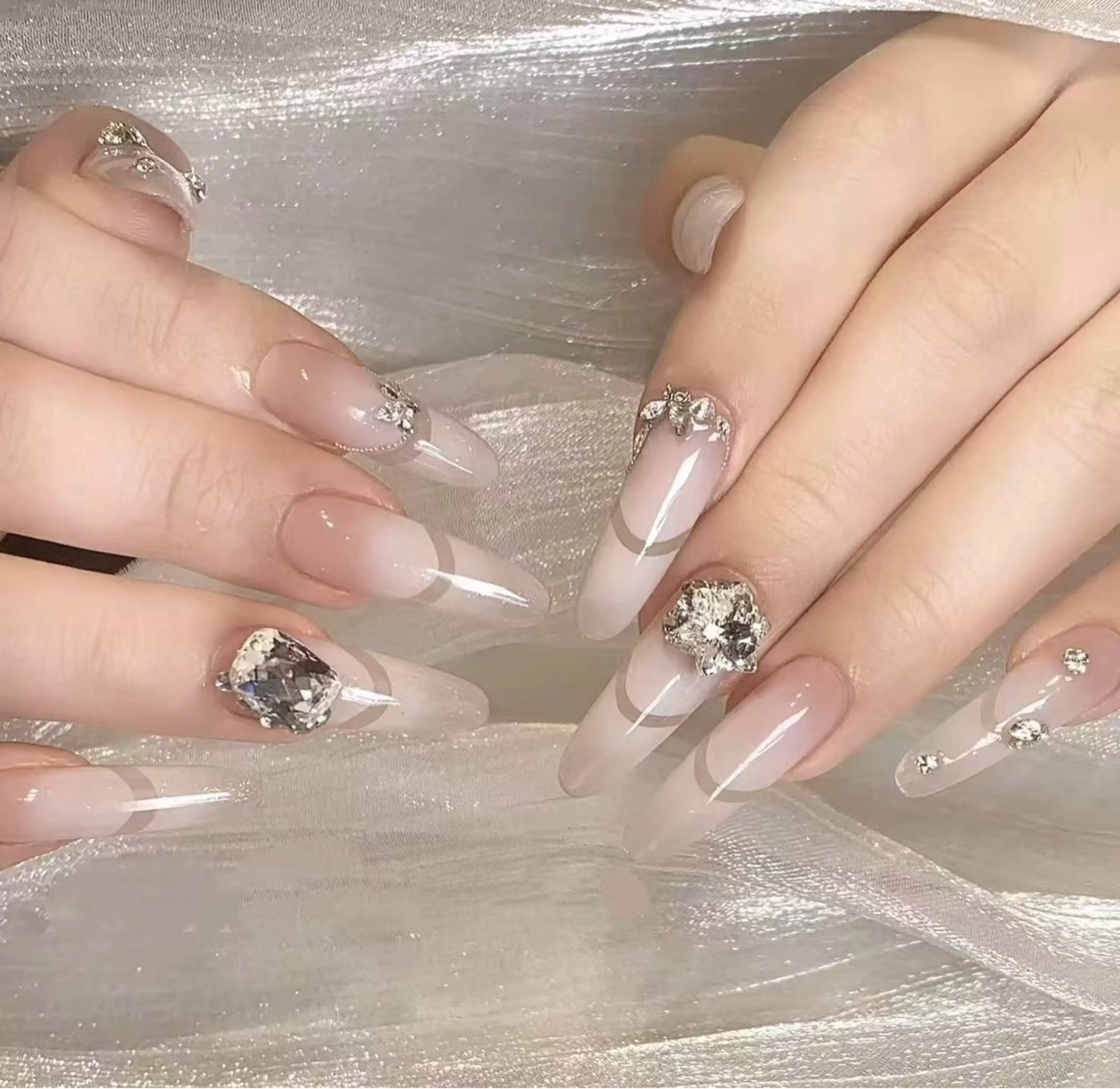 ネイル フラワーネイル フレンチネイル ジェルネイル ガラスフレンチ ハート ハンドネイル BabyYouMi nailのネイルデザイン